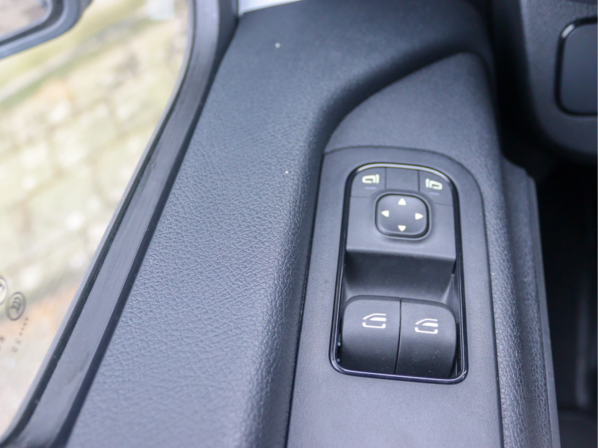 Mercedes-Benz-Sprinter-image-4