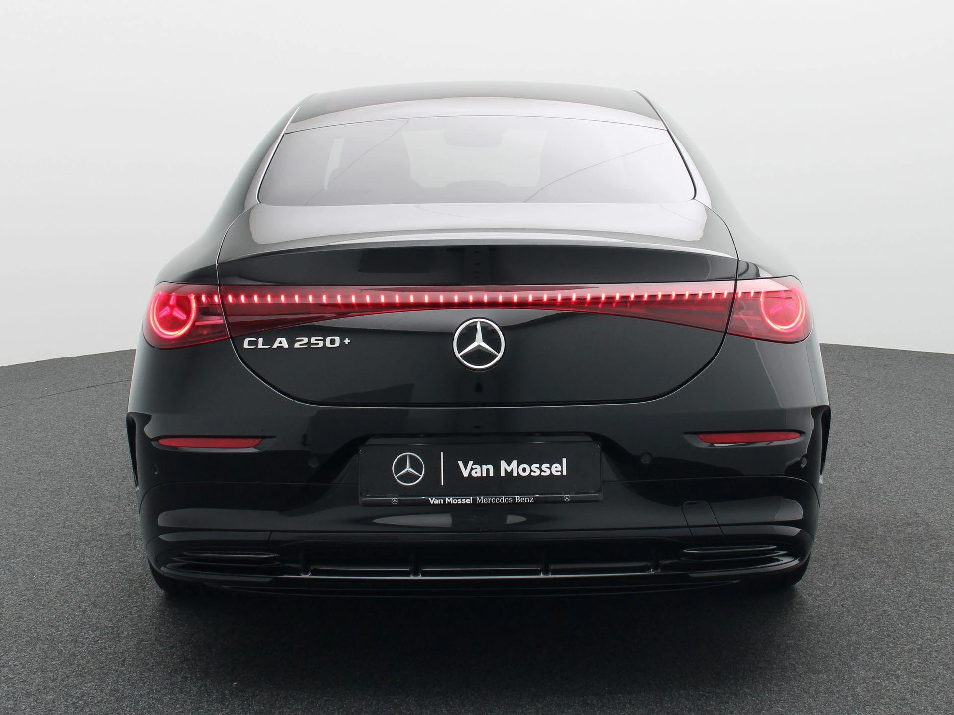 Mercedes-Benz-CLA-image-4