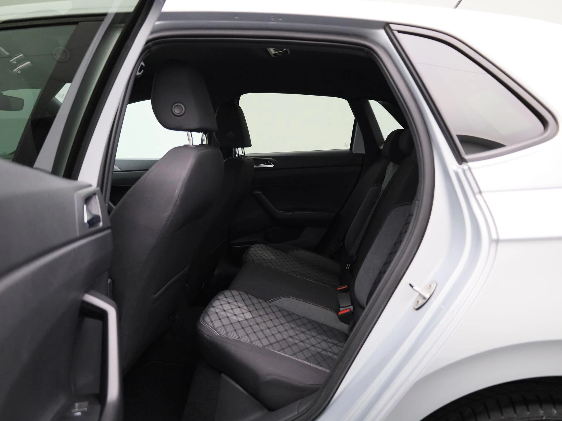 Volkswagen-Polo-image-9
