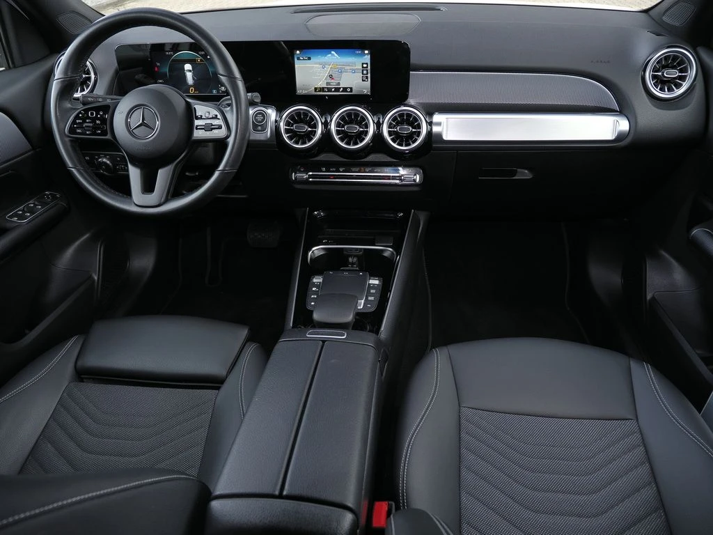 Mercedes-Benz-GLB 200-image-12