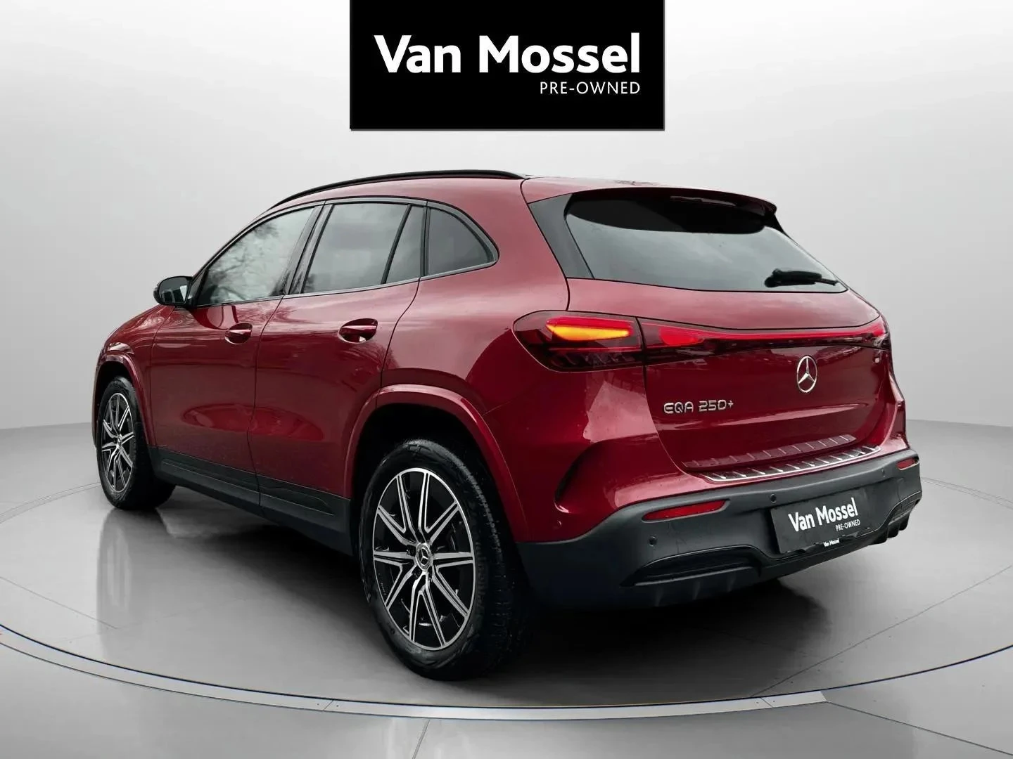 Mercedes-Benz-EQA-image-7