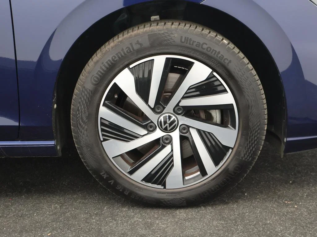 Volkswagen-Golf-image-9