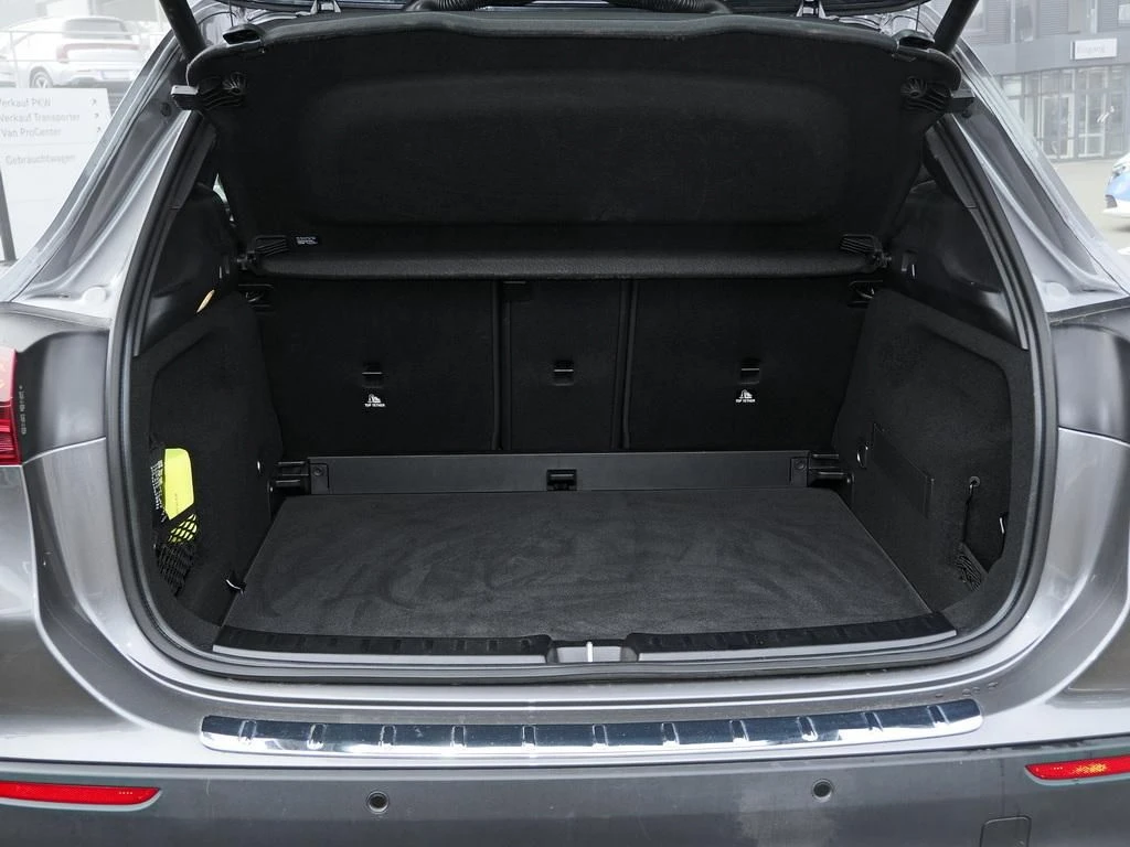 Mercedes-Benz-GLA 200-image-14