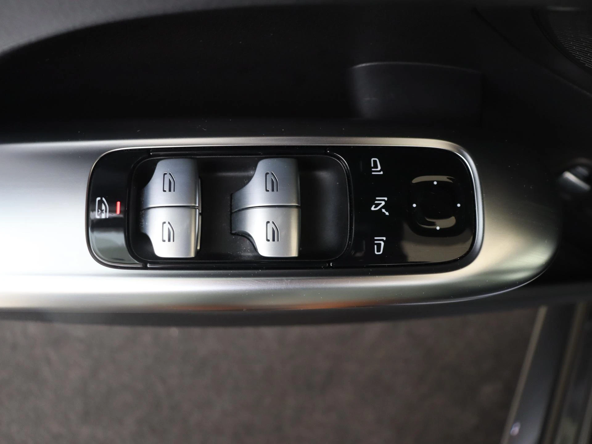 Mercedes-Benz-C-Klasse-image-25