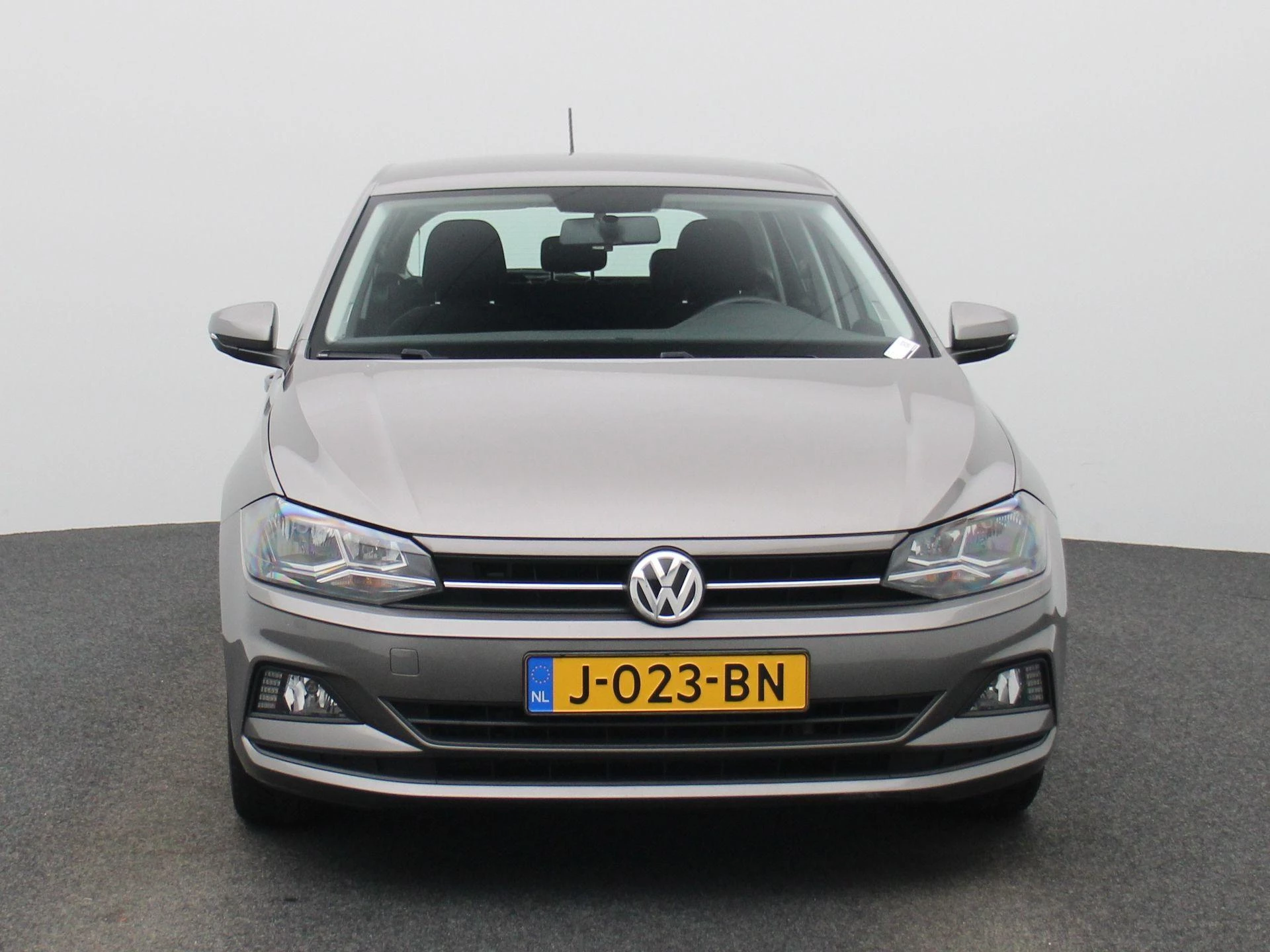 Volkswagen-Polo-image-2