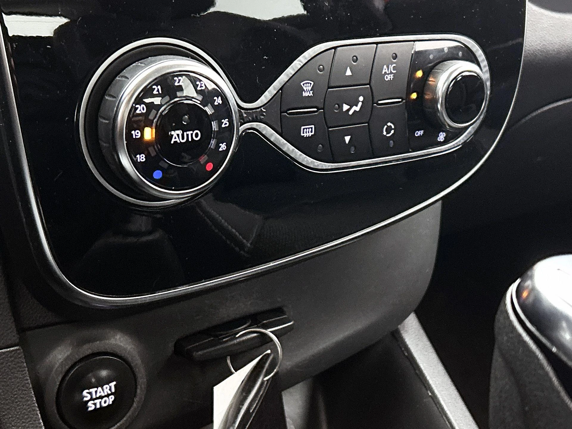 Renault-Clio-image-23