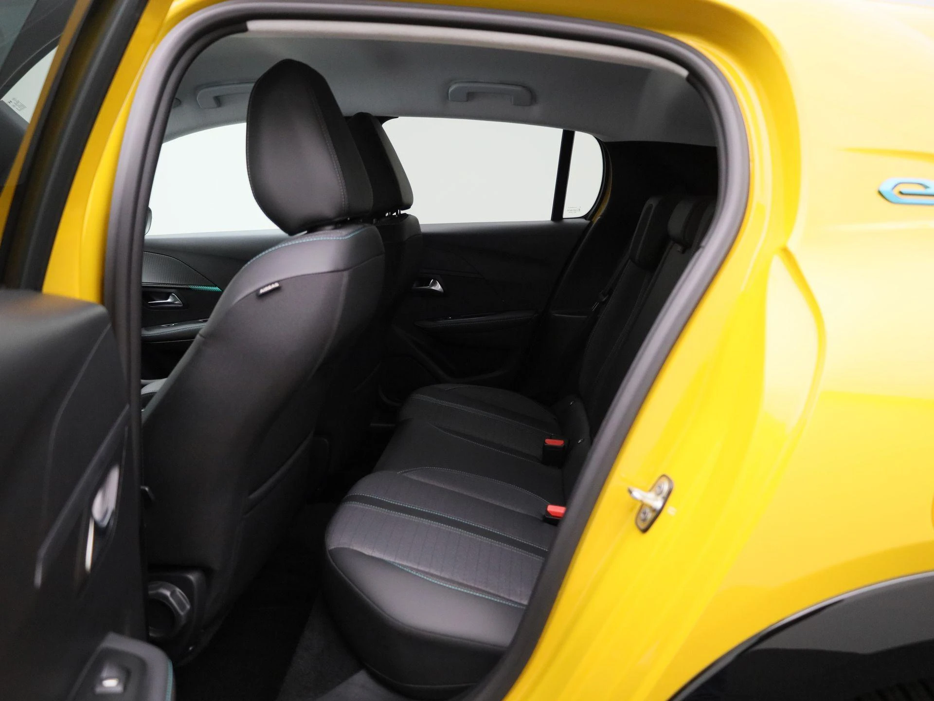 Peugeot e-208 - 10