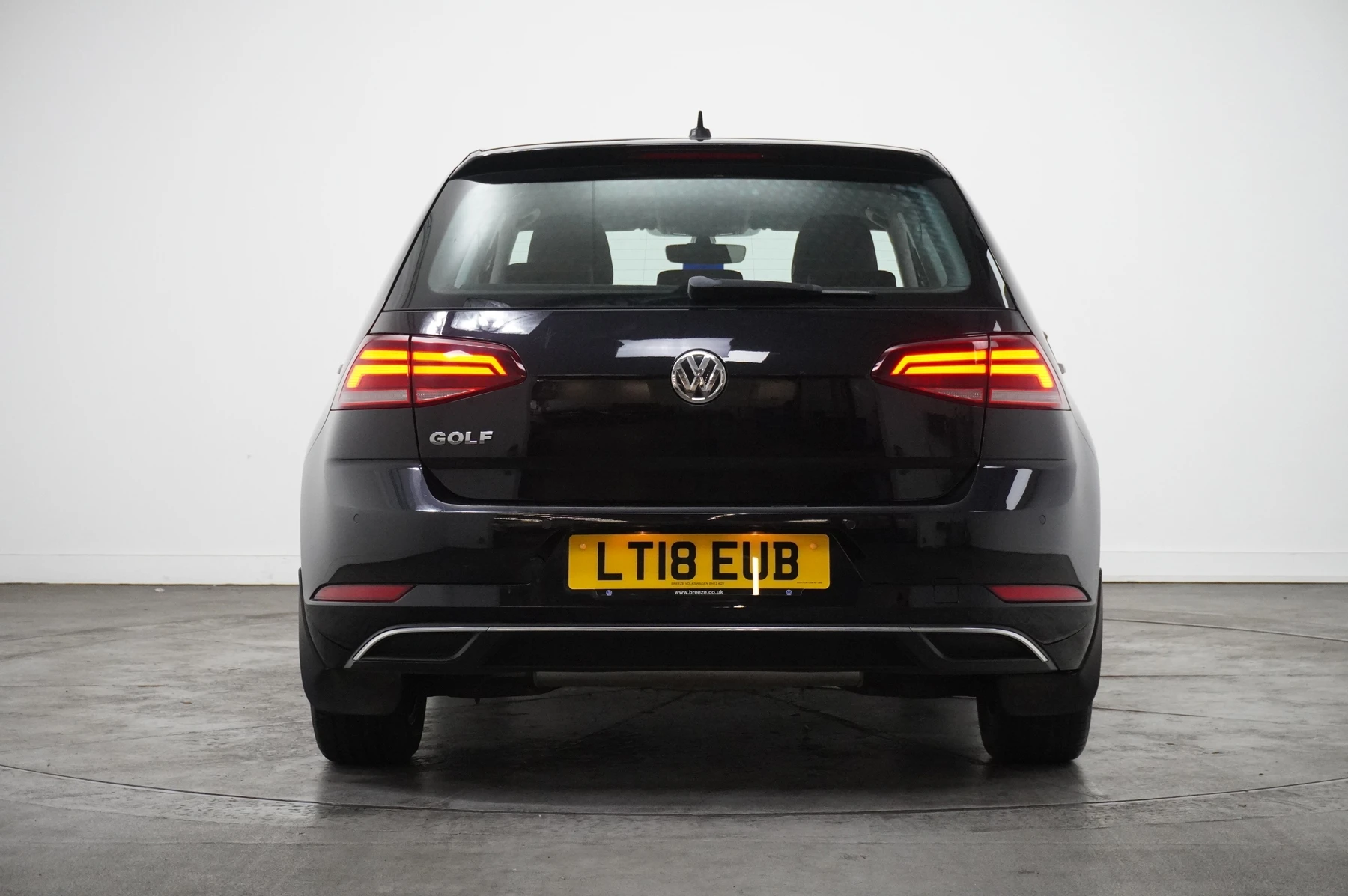 Volkswagen-Golf-image-16