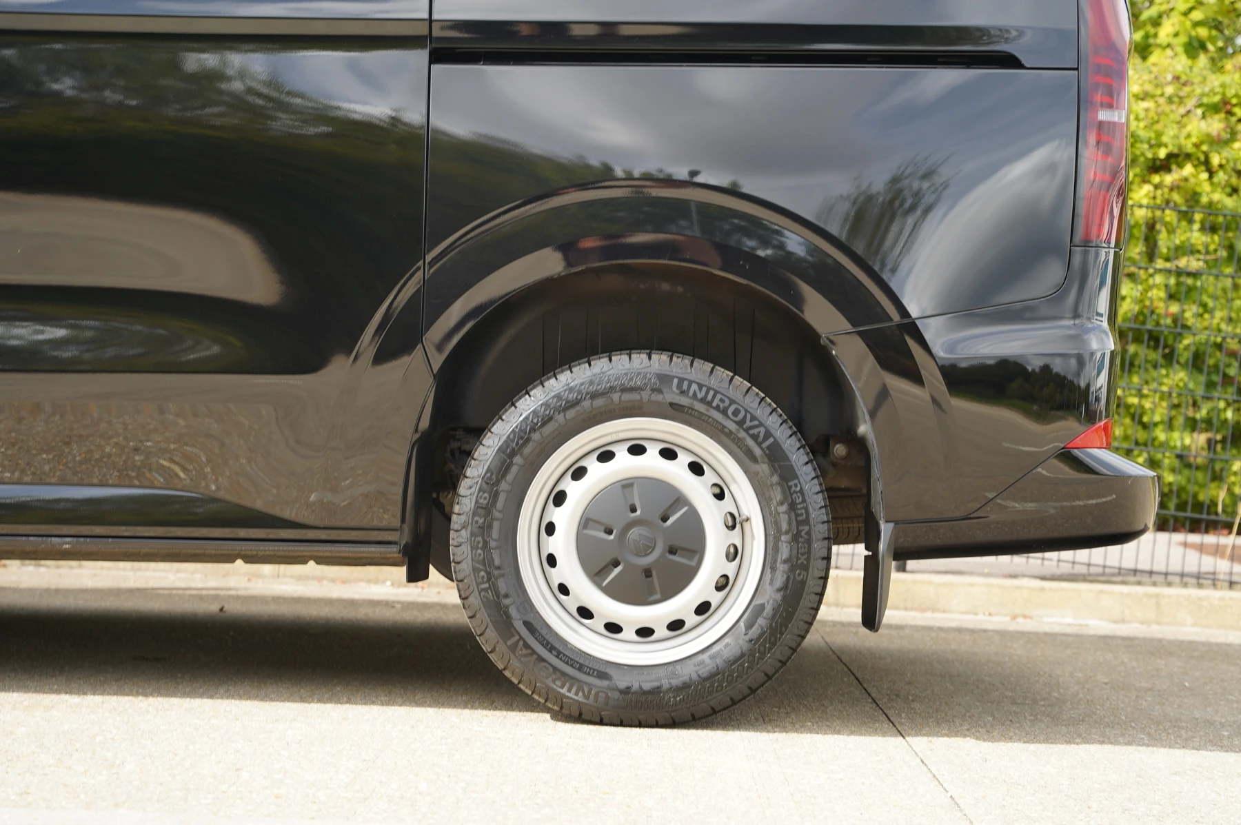 Volkswagen-Transporter-image-35