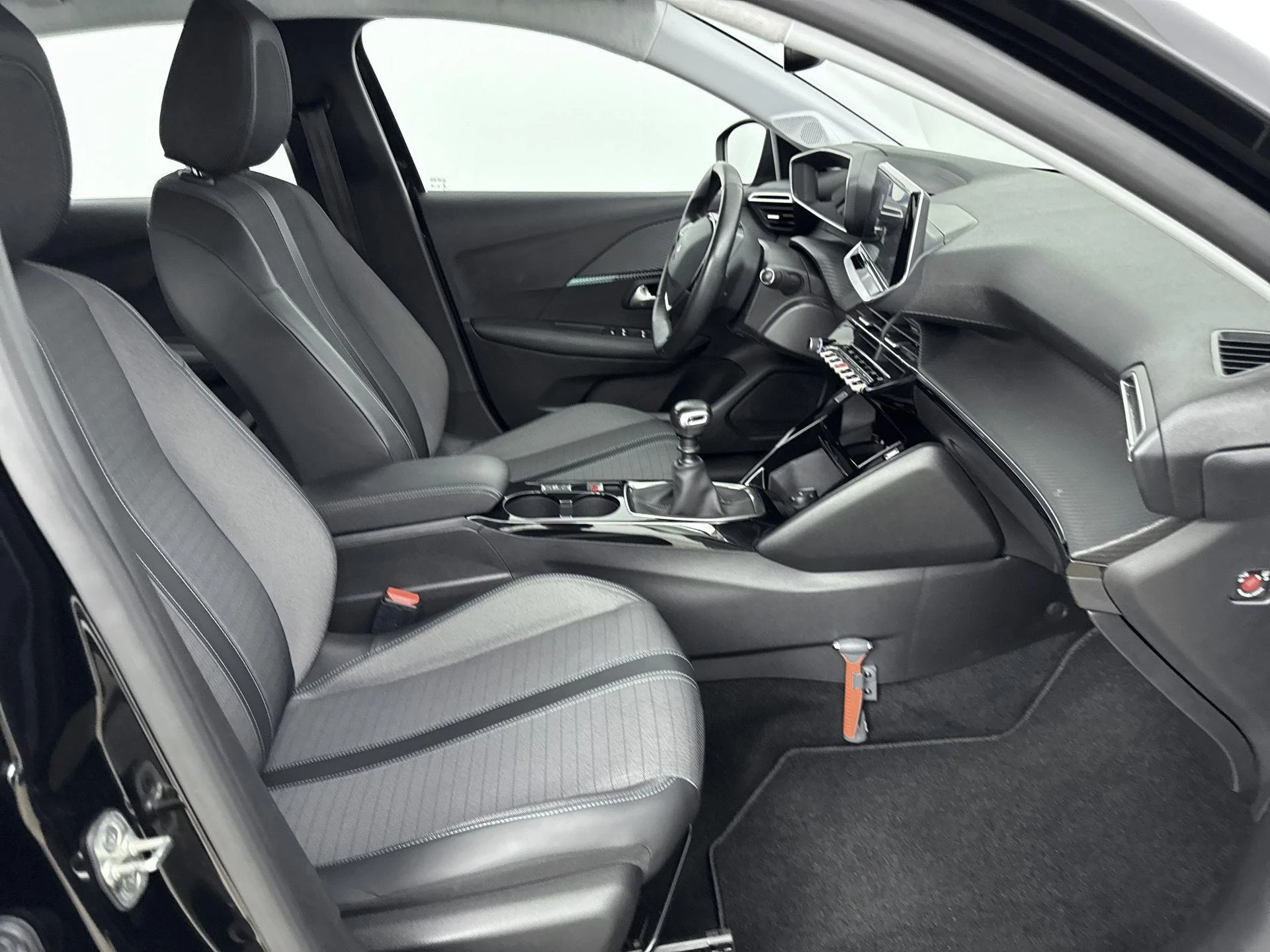 Peugeot-208-image-21