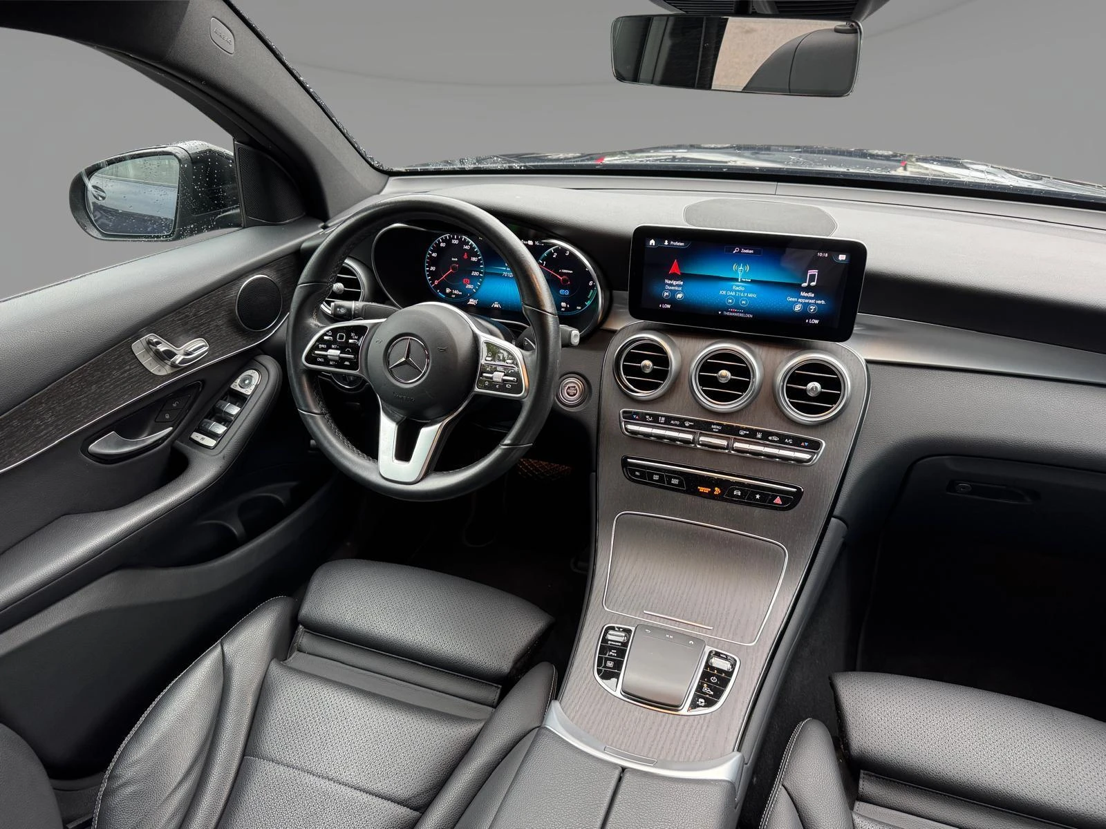 Mercedes-Benz-GLC-image-12