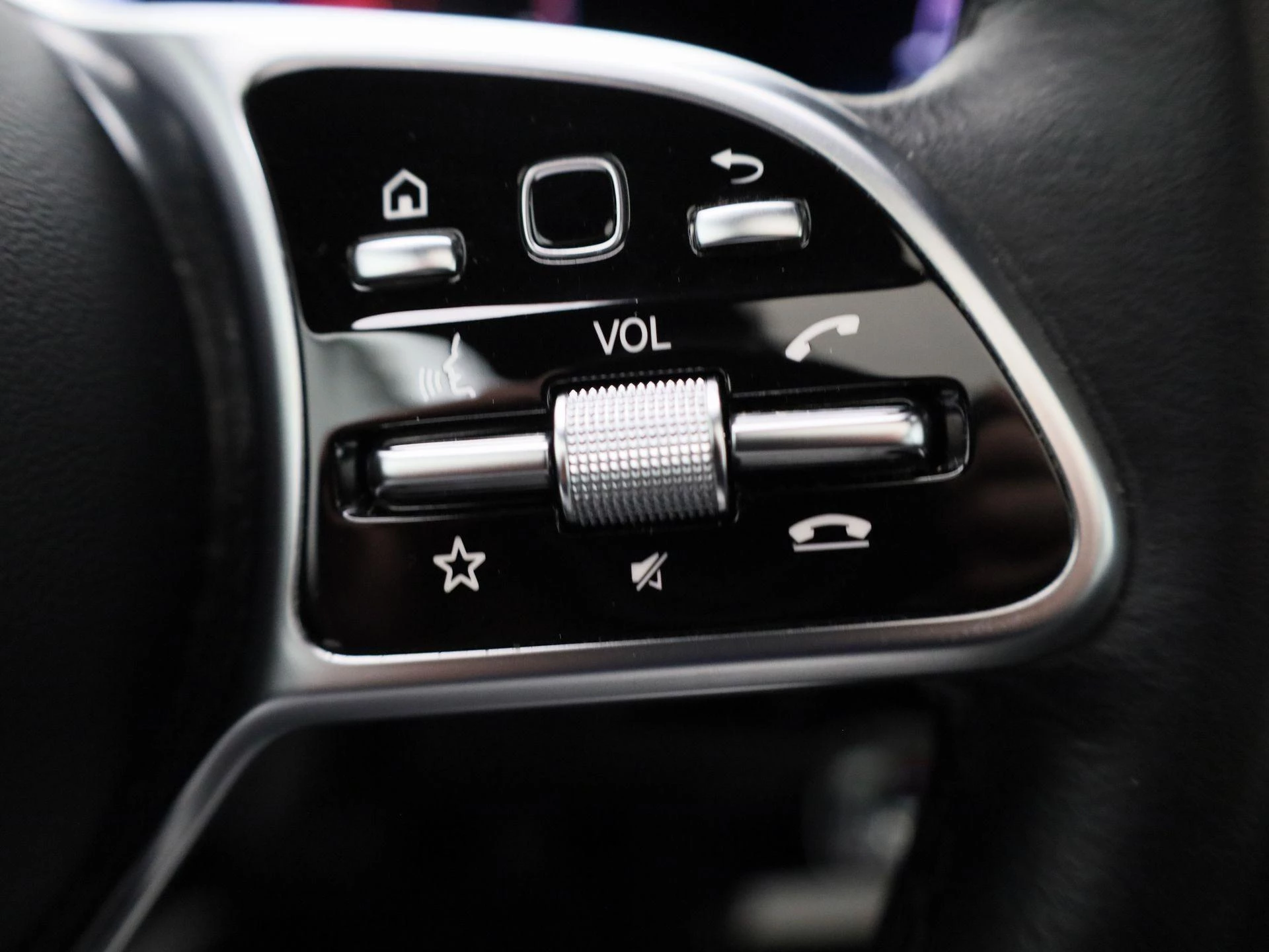 Mercedes-Benz-CLA-image-15