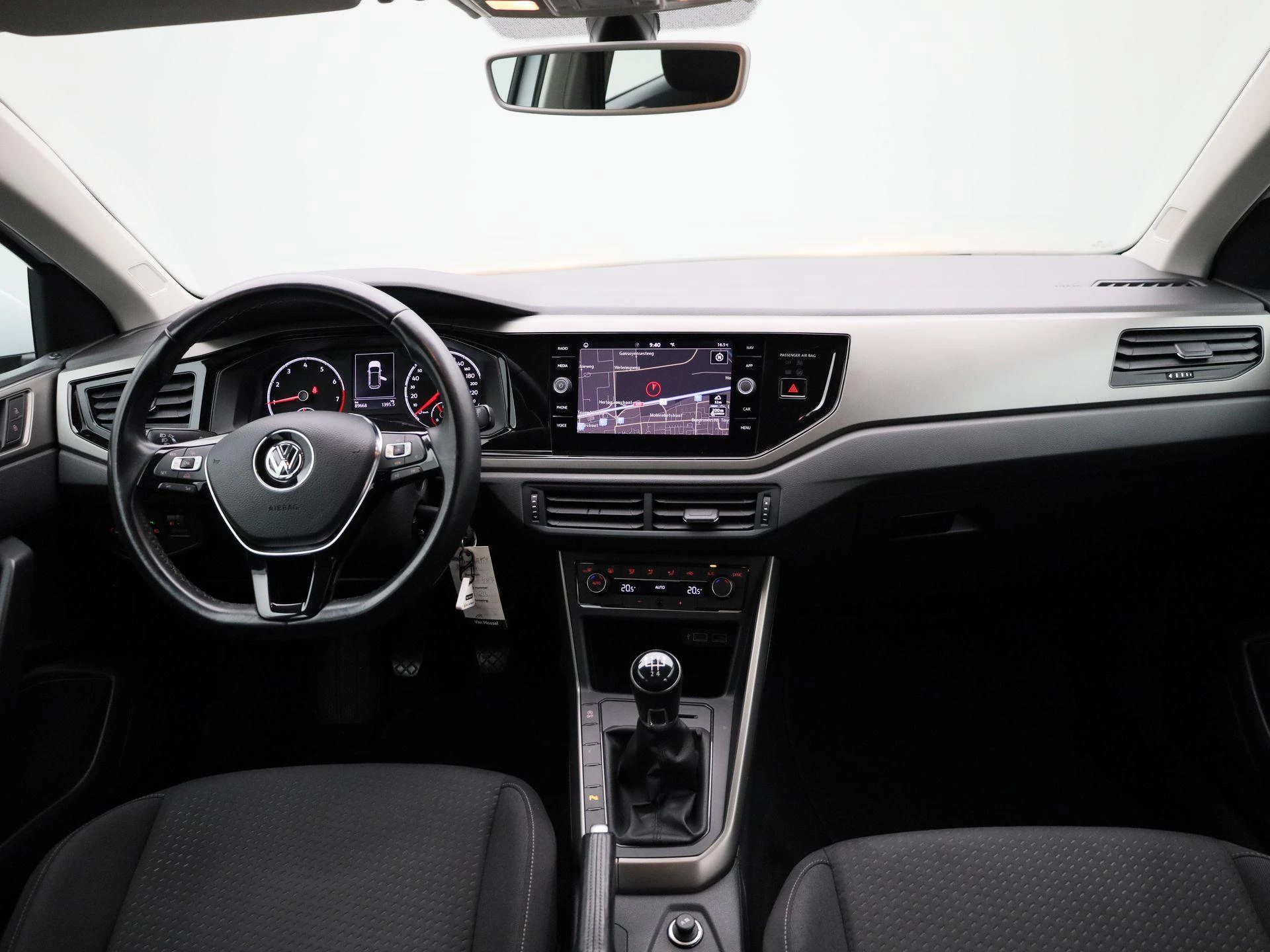 Volkswagen-Polo-image-29