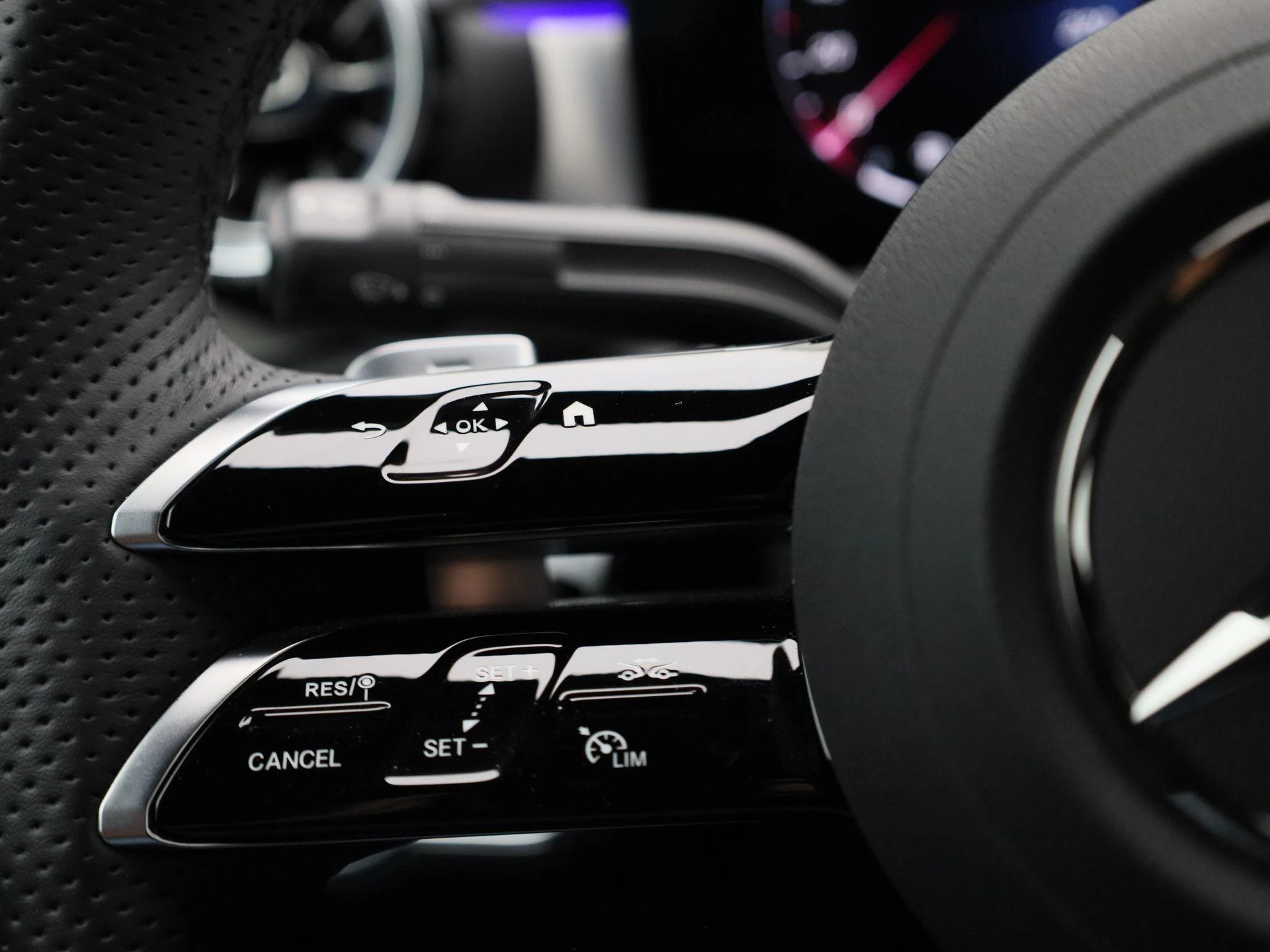 Mercedes-Benz-CLA-image-17