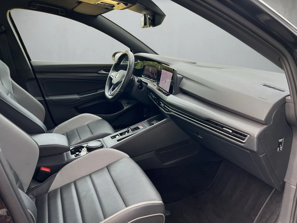 Volkswagen Golf VIII Lim. 1.4 TSI DSG GTE *SOH94%*Pano*