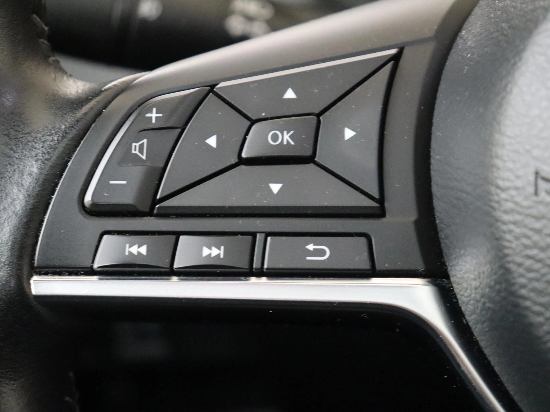 Nissan-QASHQAI-image-12