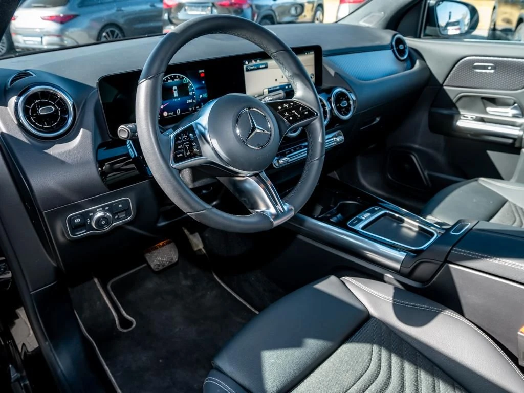 Mercedes-Benz-GLA 200 d-image-8
