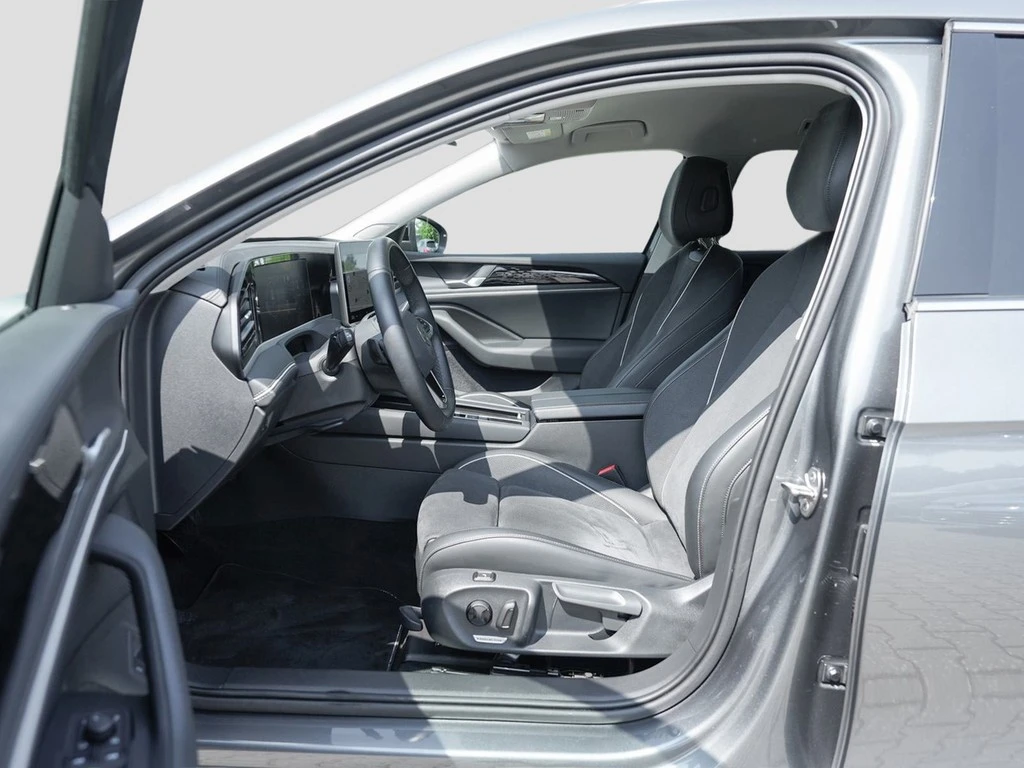 Volkswagen-Passat-image-13
