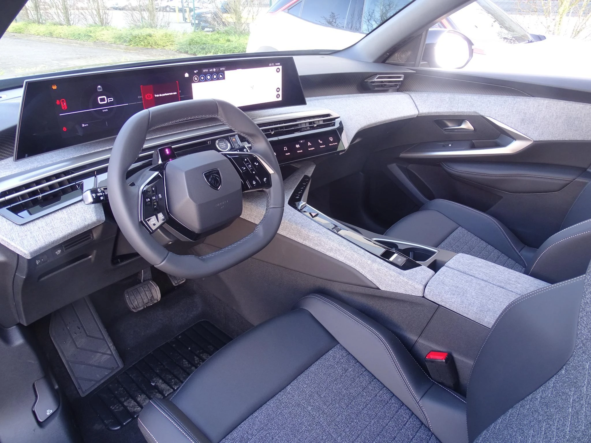 Peugeot-e-5008-image-6