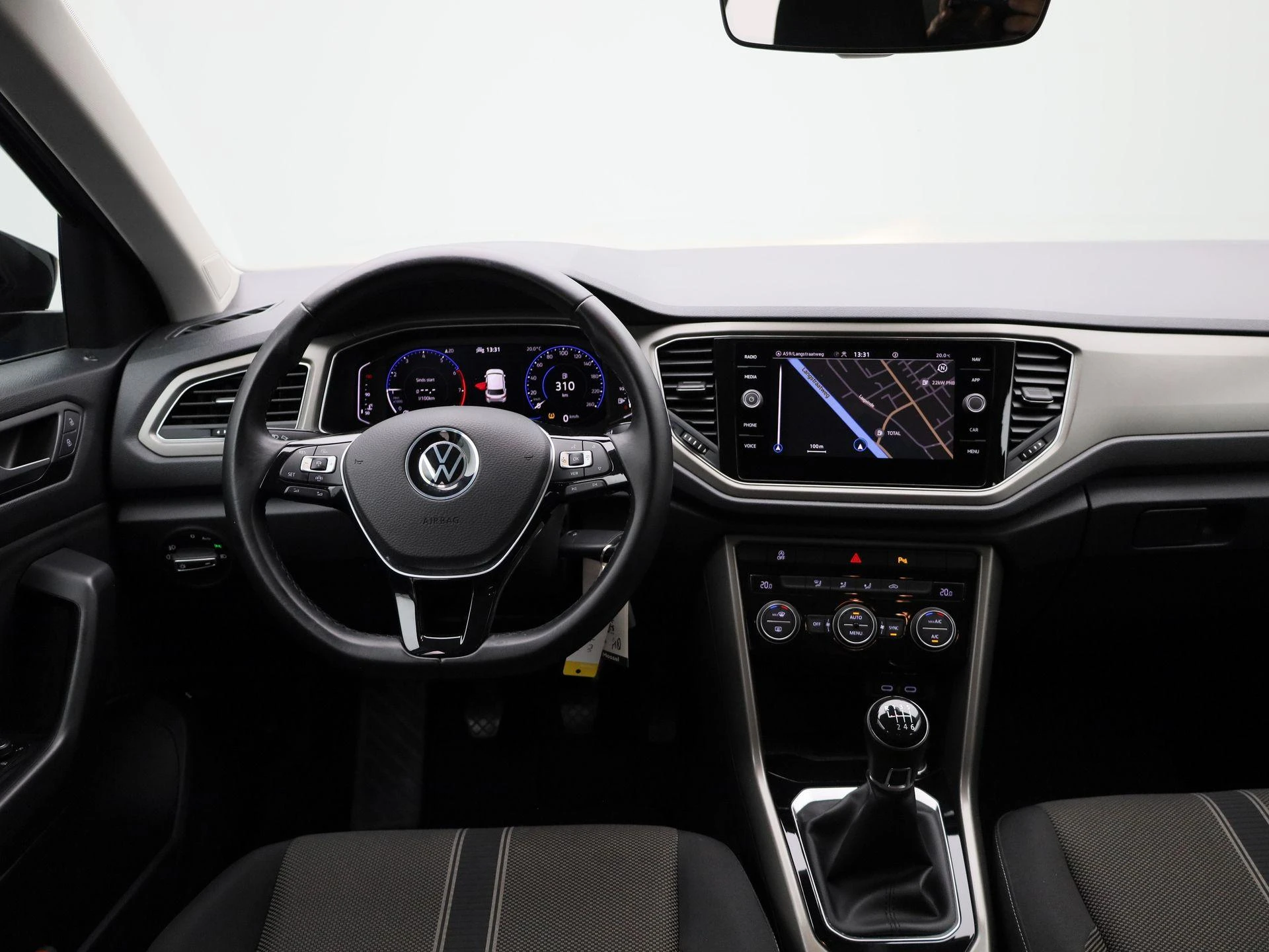 Volkswagen-T-Roc-image-6