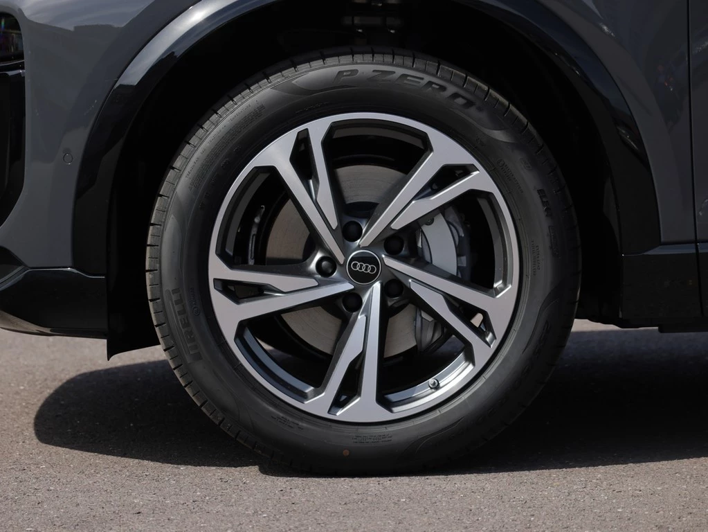 Audi Q6 e-tron SUV performance 225 kW
