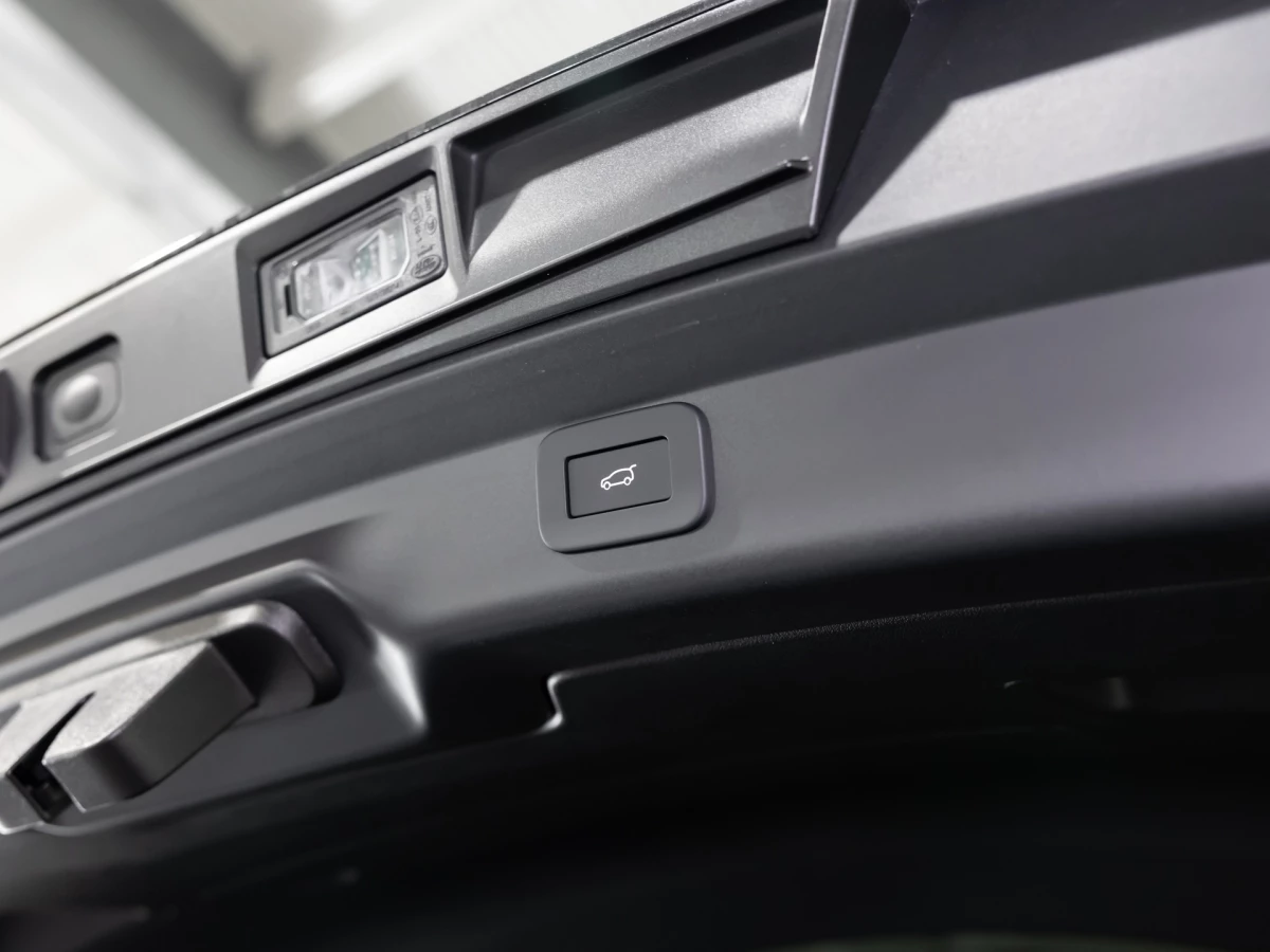 Jaguar-I-PACE-image-10