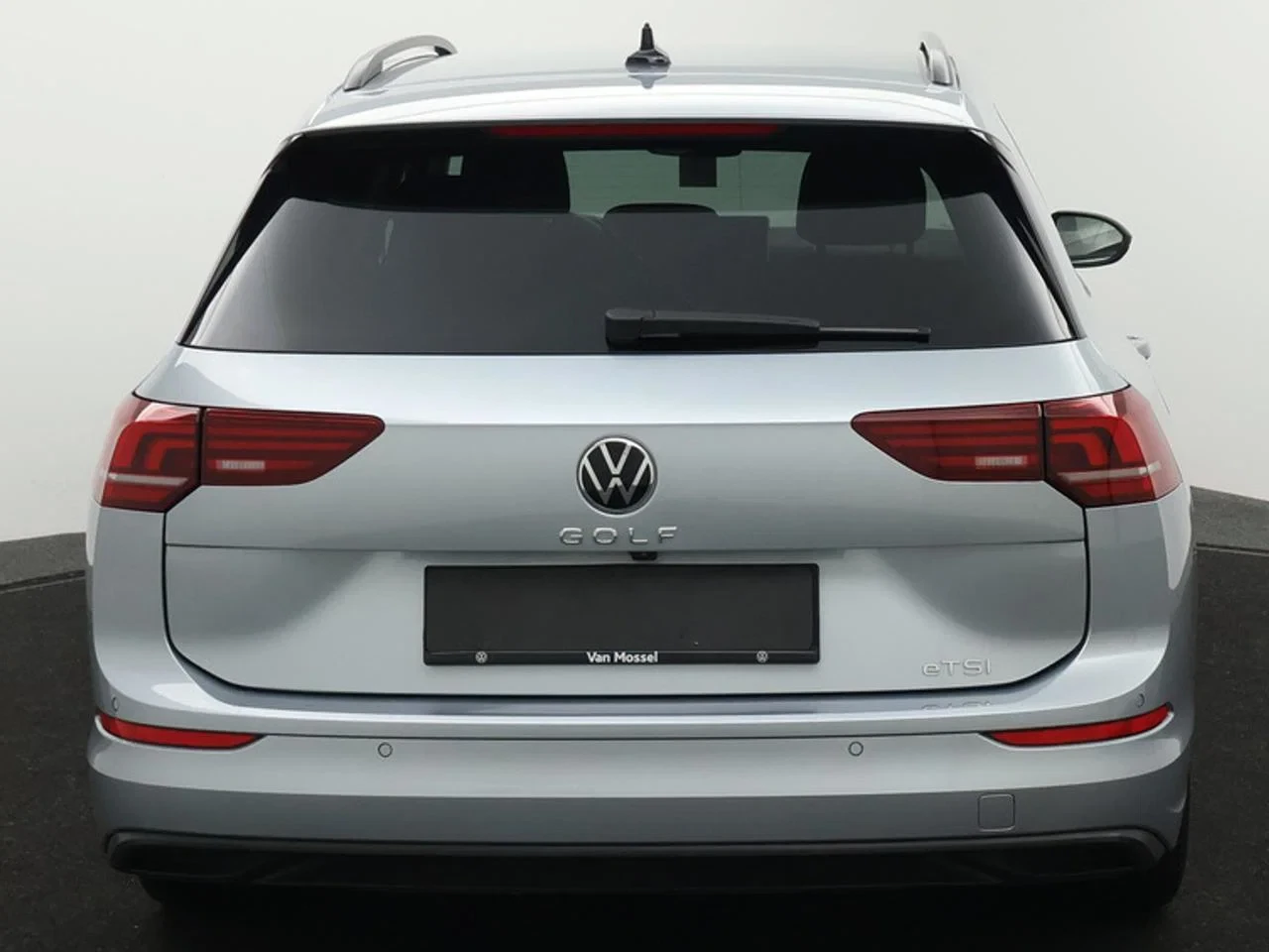 Volkswagen-Golf-image-14