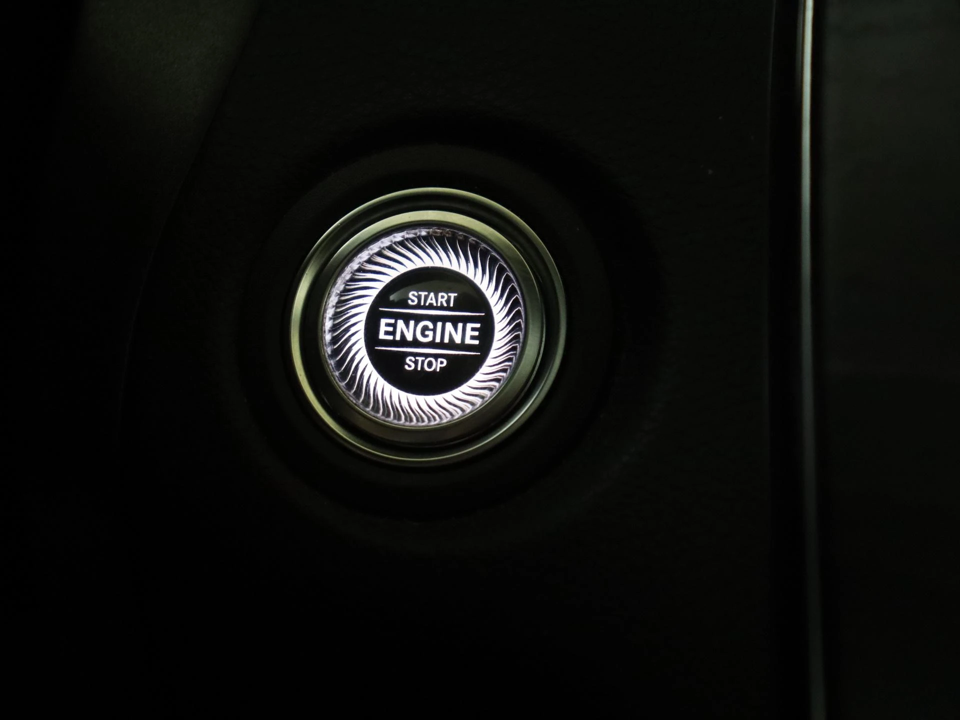 Mercedes-Benz-C-Klasse-image-21