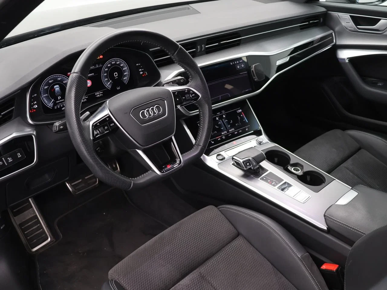 Audi A6 Avant PHEV Audi A6 Avant Competition 55 TFSI e quattro 270(367) kW(pk) S tronic