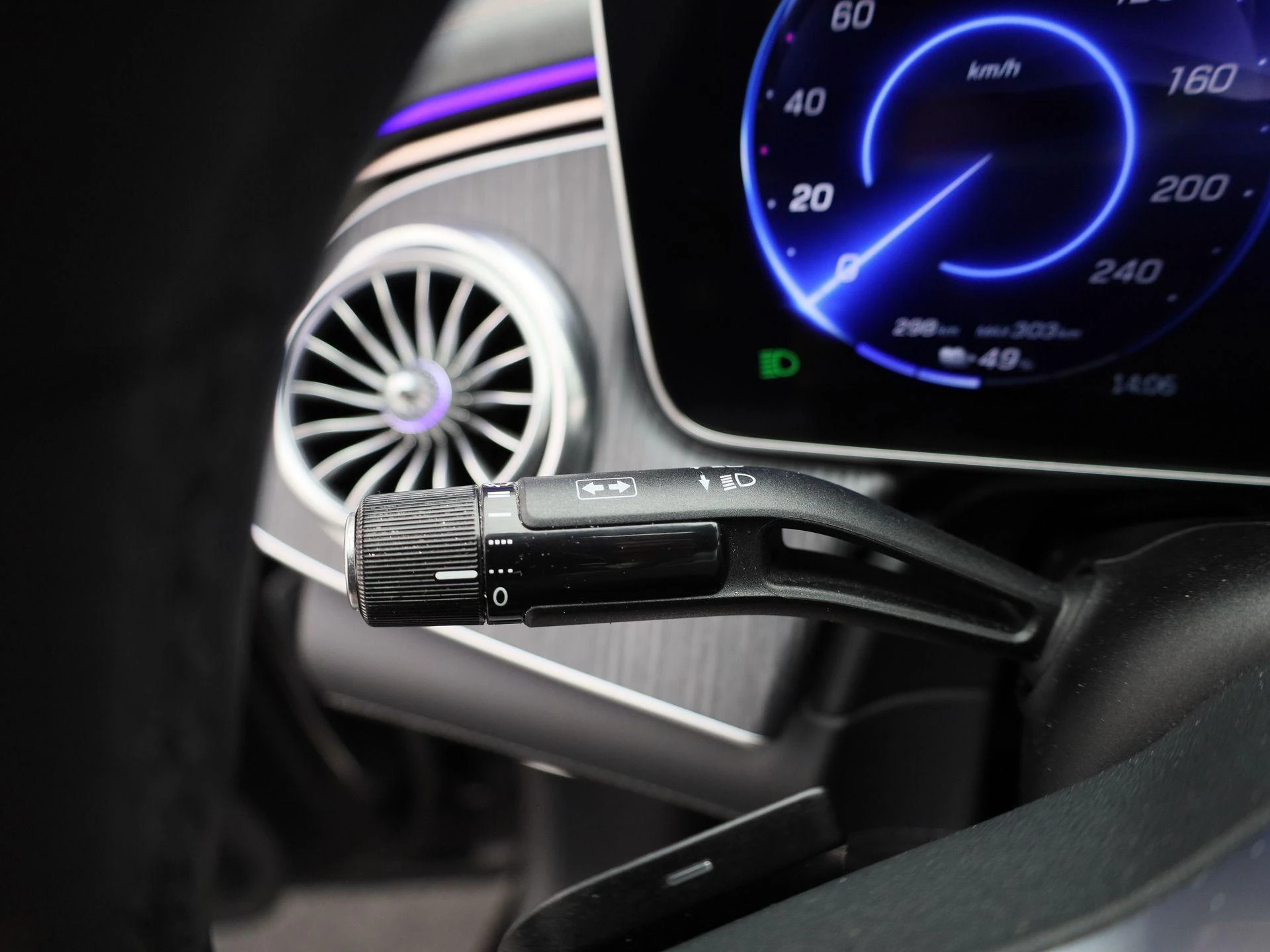 Mercedes-Benz-EQE-image-28