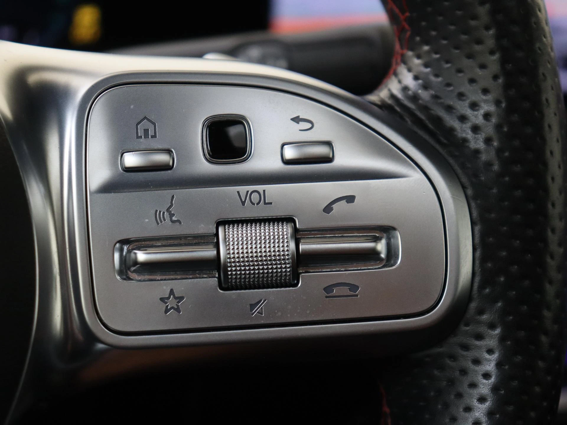 Mercedes-Benz-A-Klasse-image-12