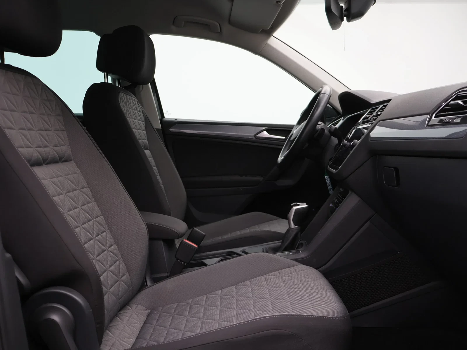 Volkswagen-Tiguan-image-8