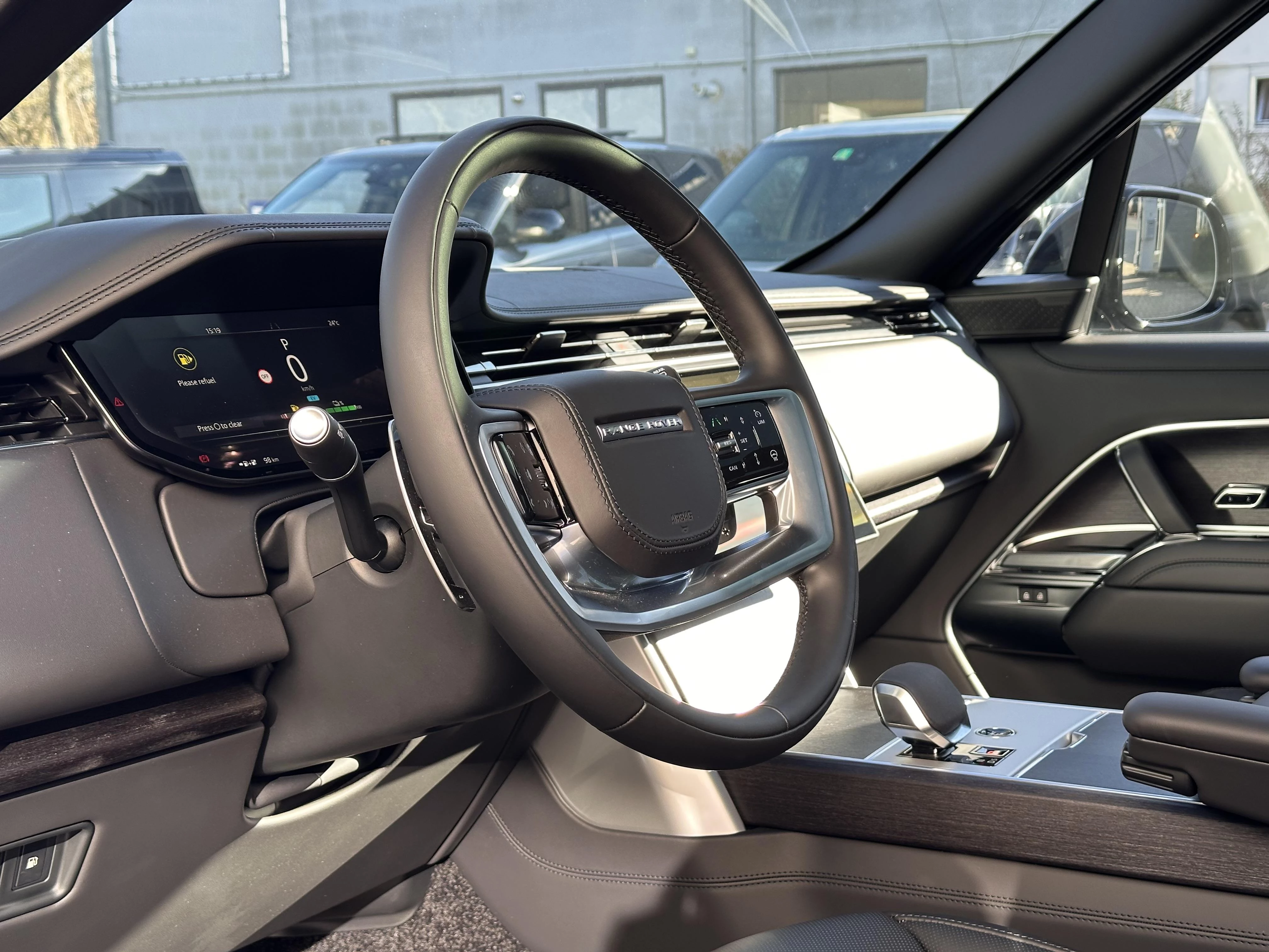 Land Rover-Range Rover-image-2