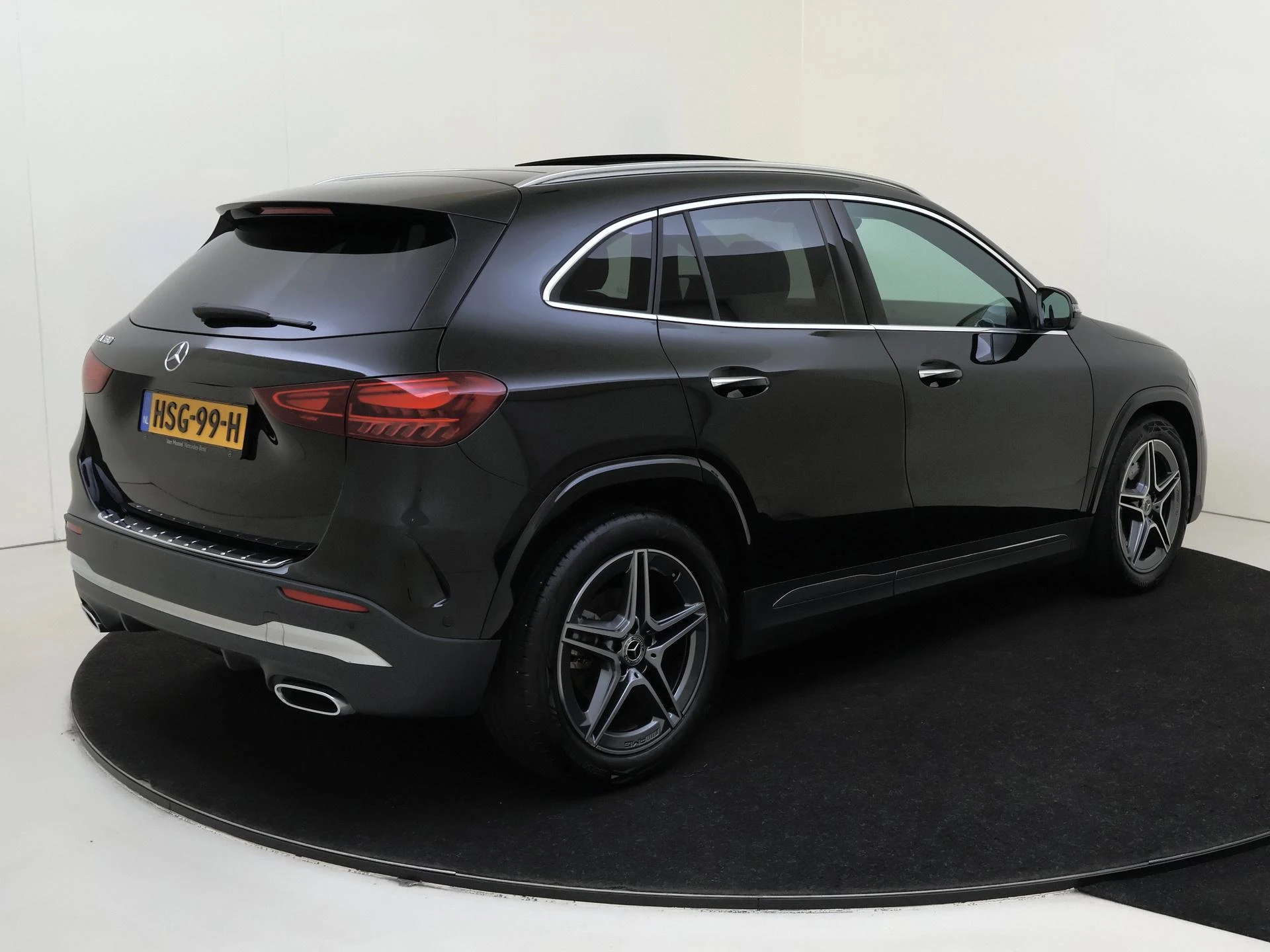 Mercedes-Benz-GLA-image-3