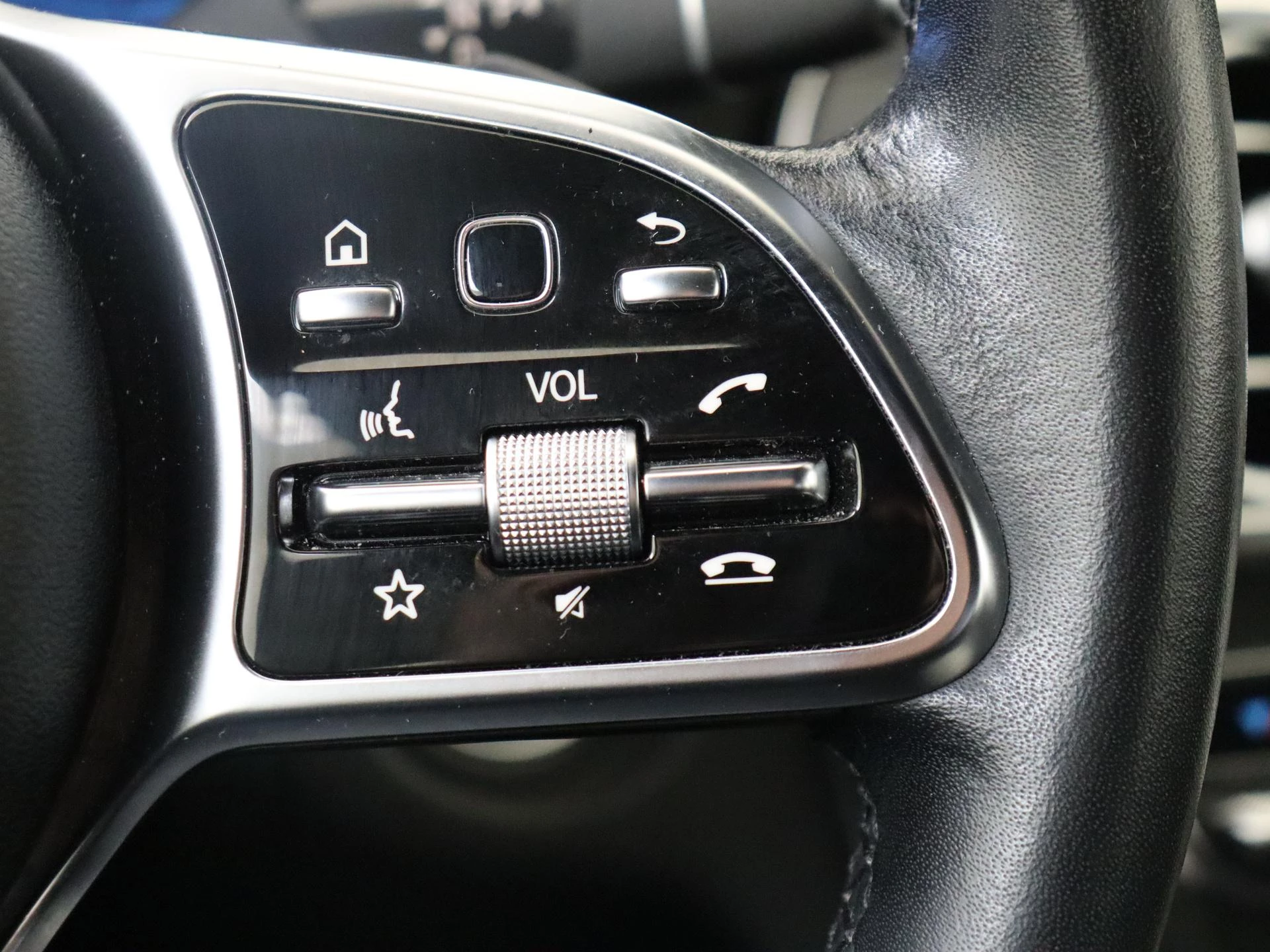 Mercedes-Benz-C-Klasse-image-17