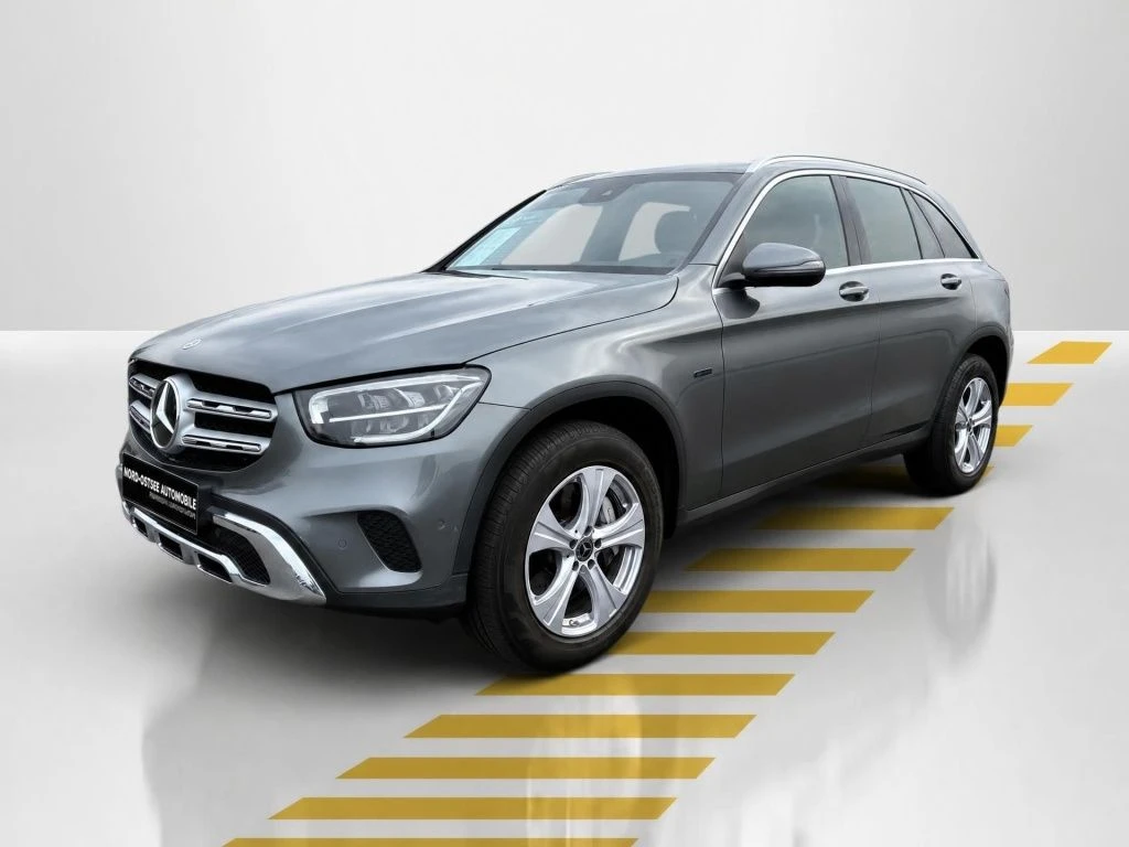 Mercedes-Benz-GLC 300 de-image-3