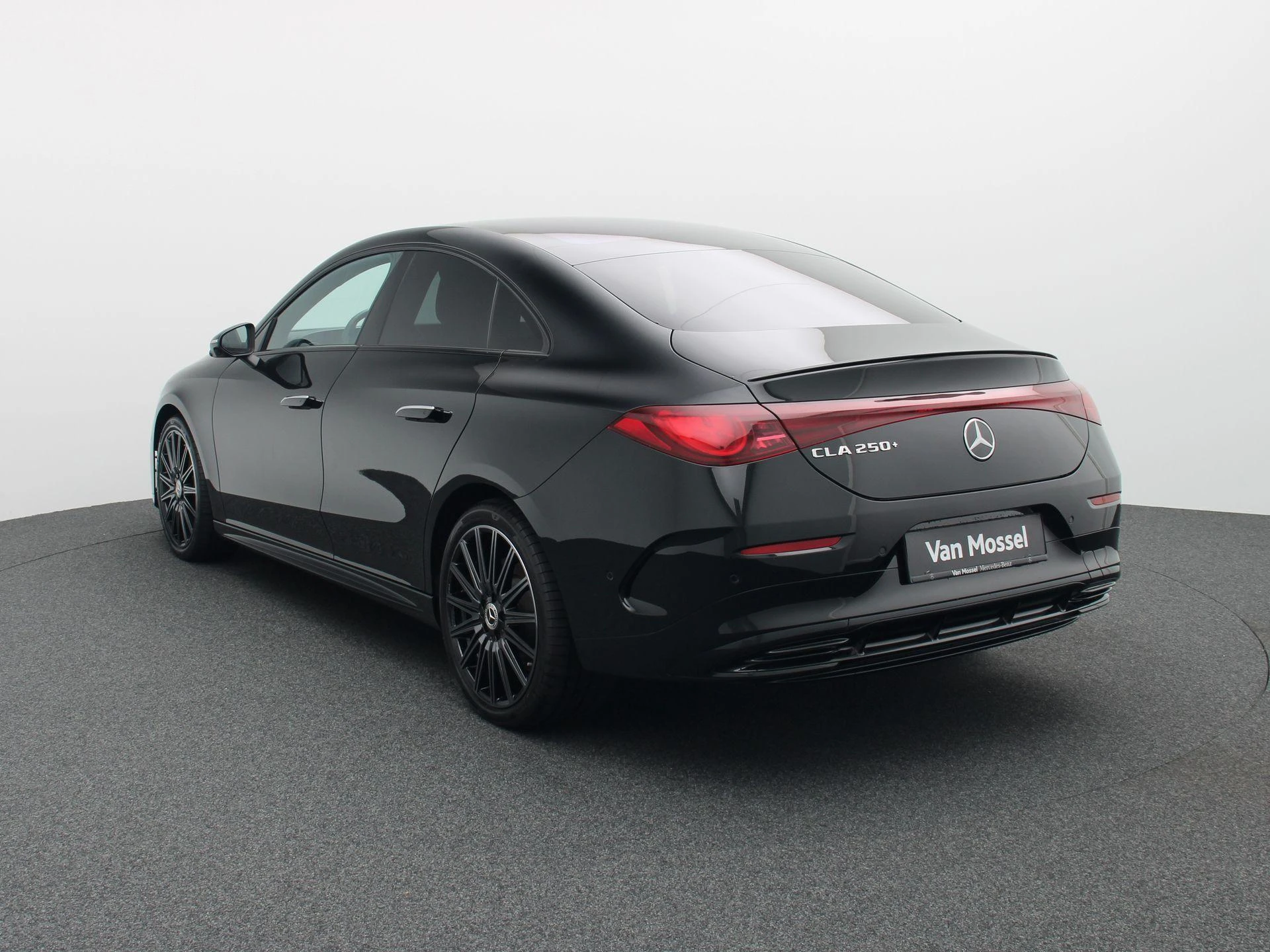 Mercedes-Benz-CLA-image-1