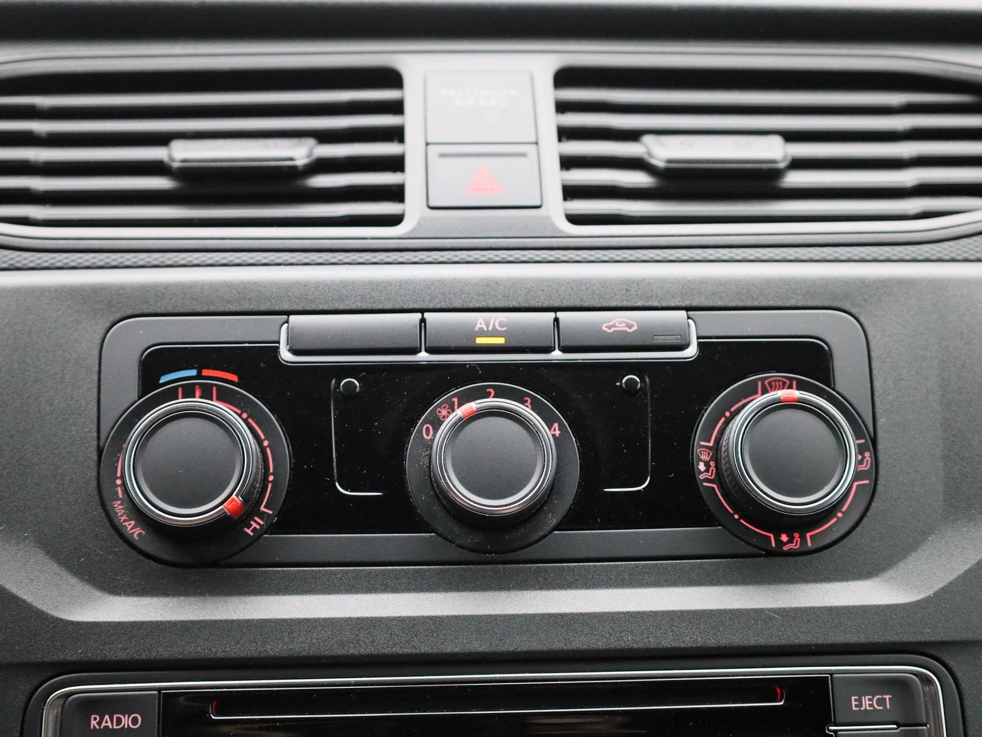 Volkswagen-Caddy-image-23