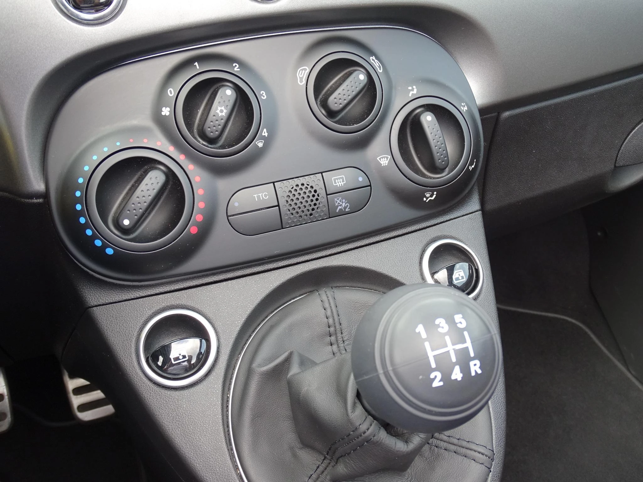 Fiat-500C-image-18