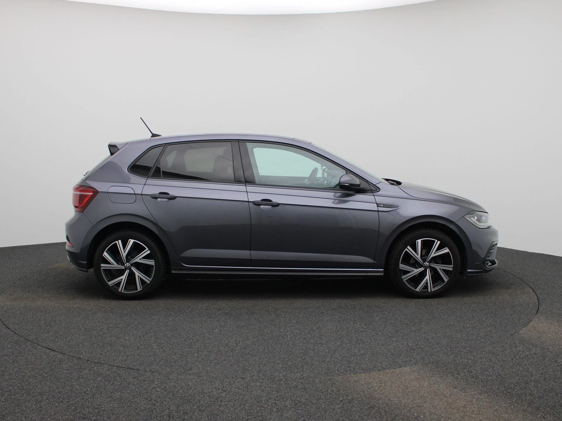 Volkswagen-Polo-image-5