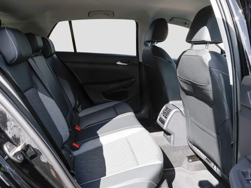 Volkswagen-Golf-image-9