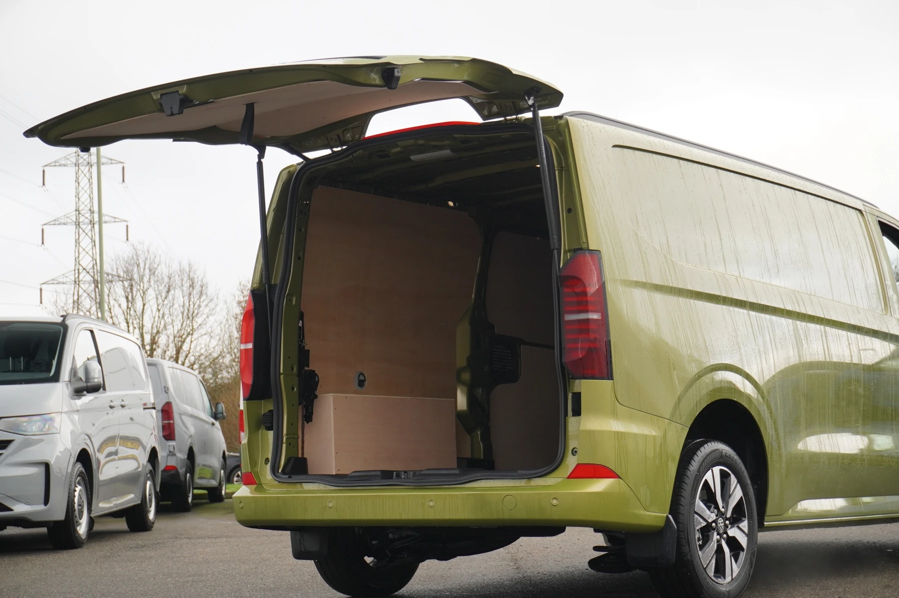 Volkswagen-Transporter-image-31