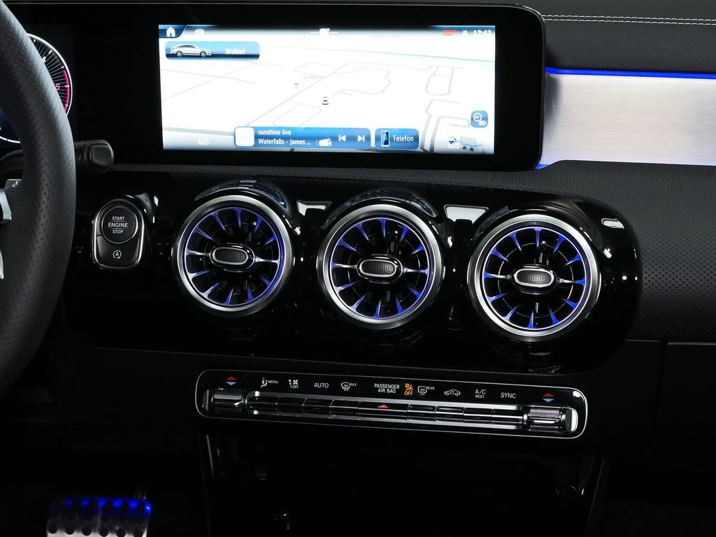 Mercedes-Benz-CLA 200 d-image-10