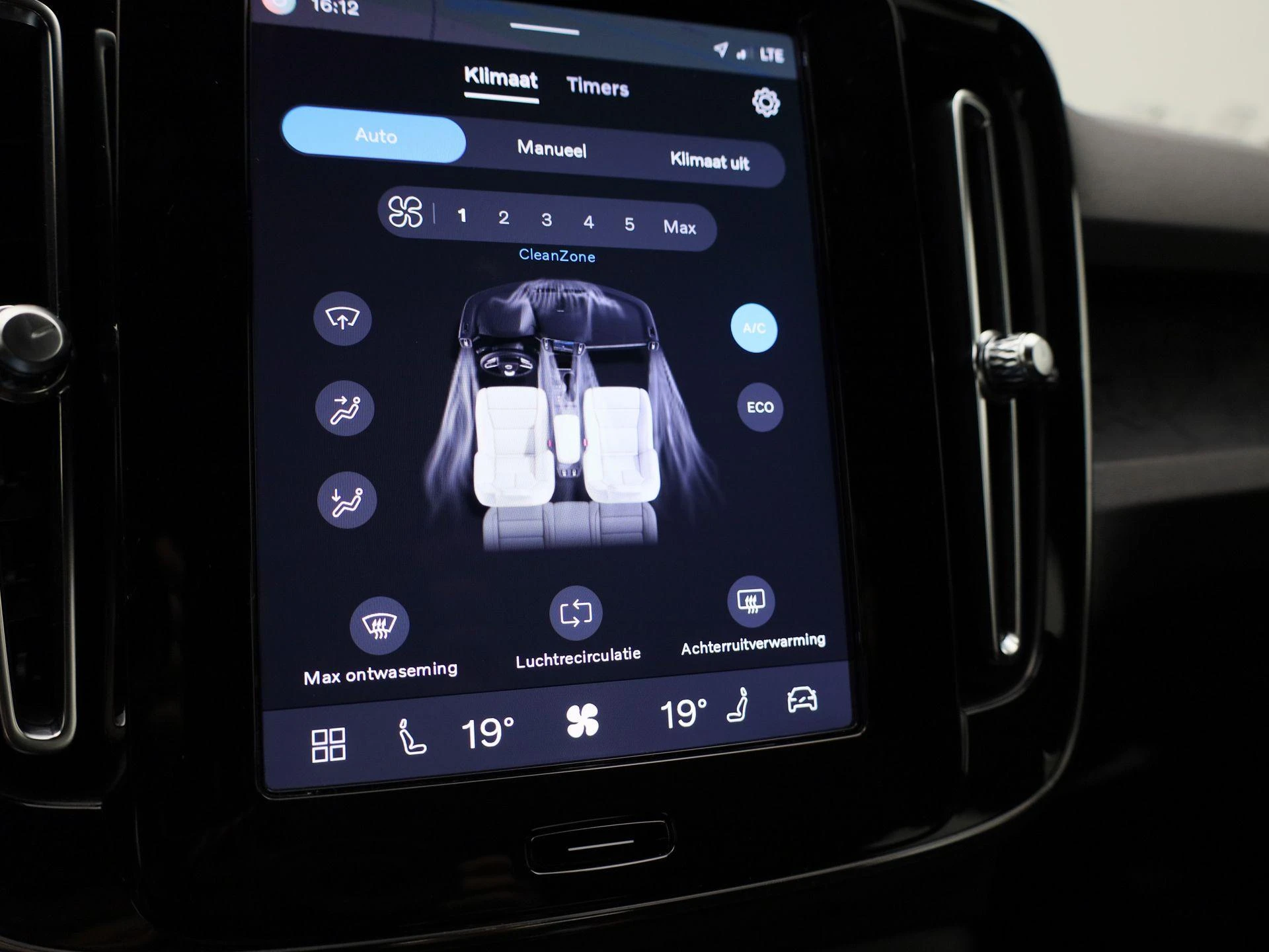 Volvo-XC40-image-20