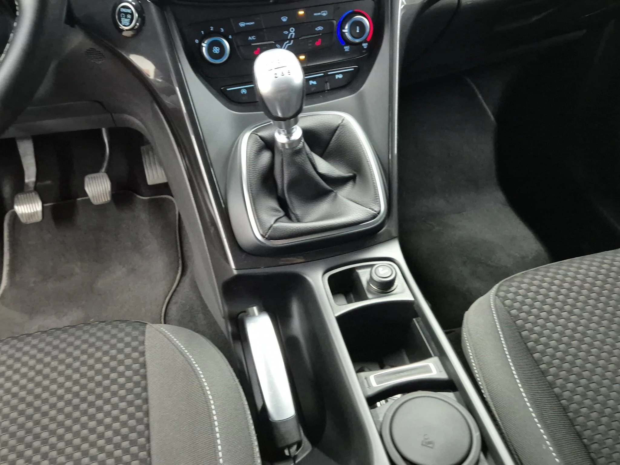 Ford-C-MAX-image-13