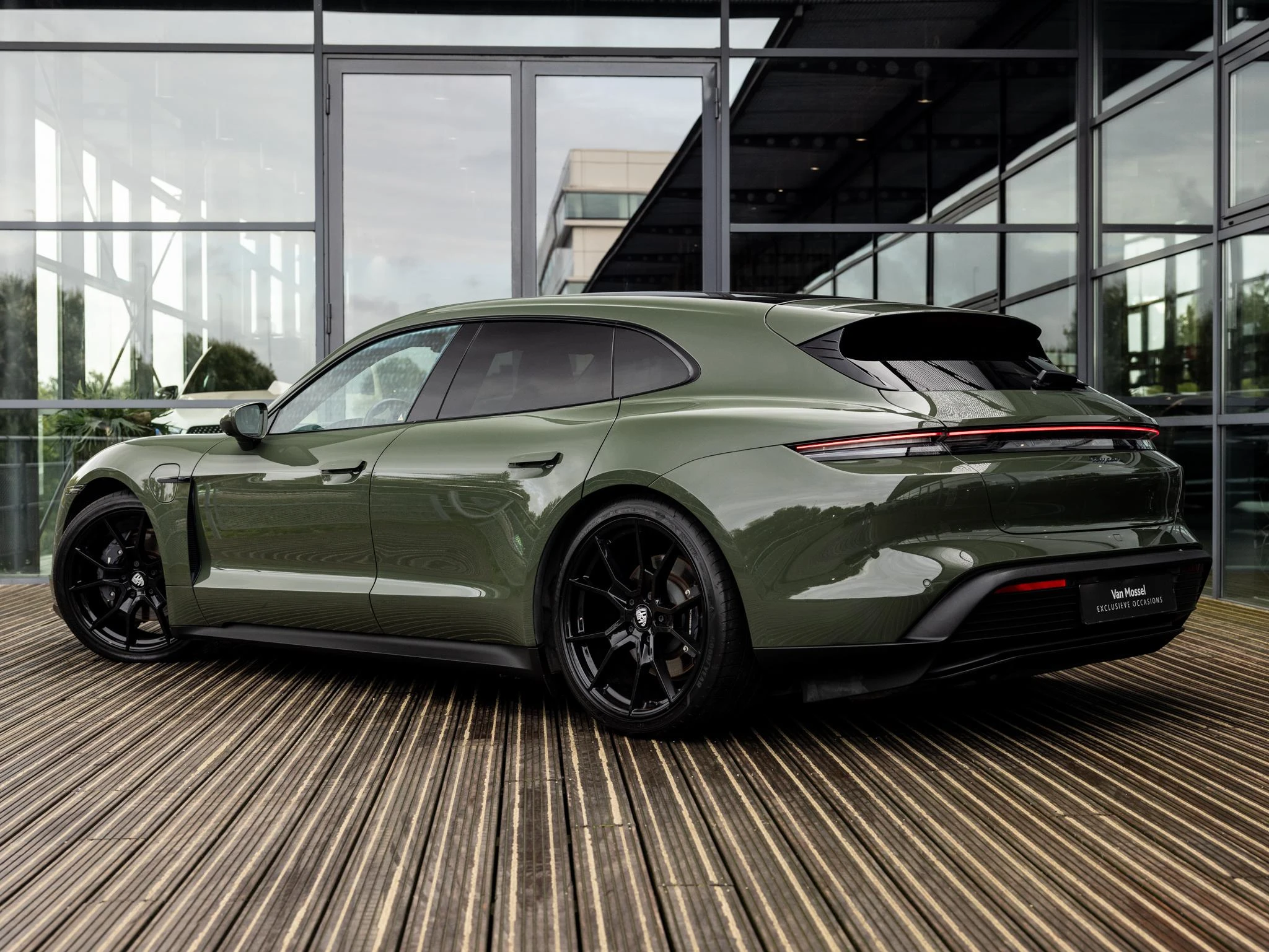 Porsche-Taycan-image-3