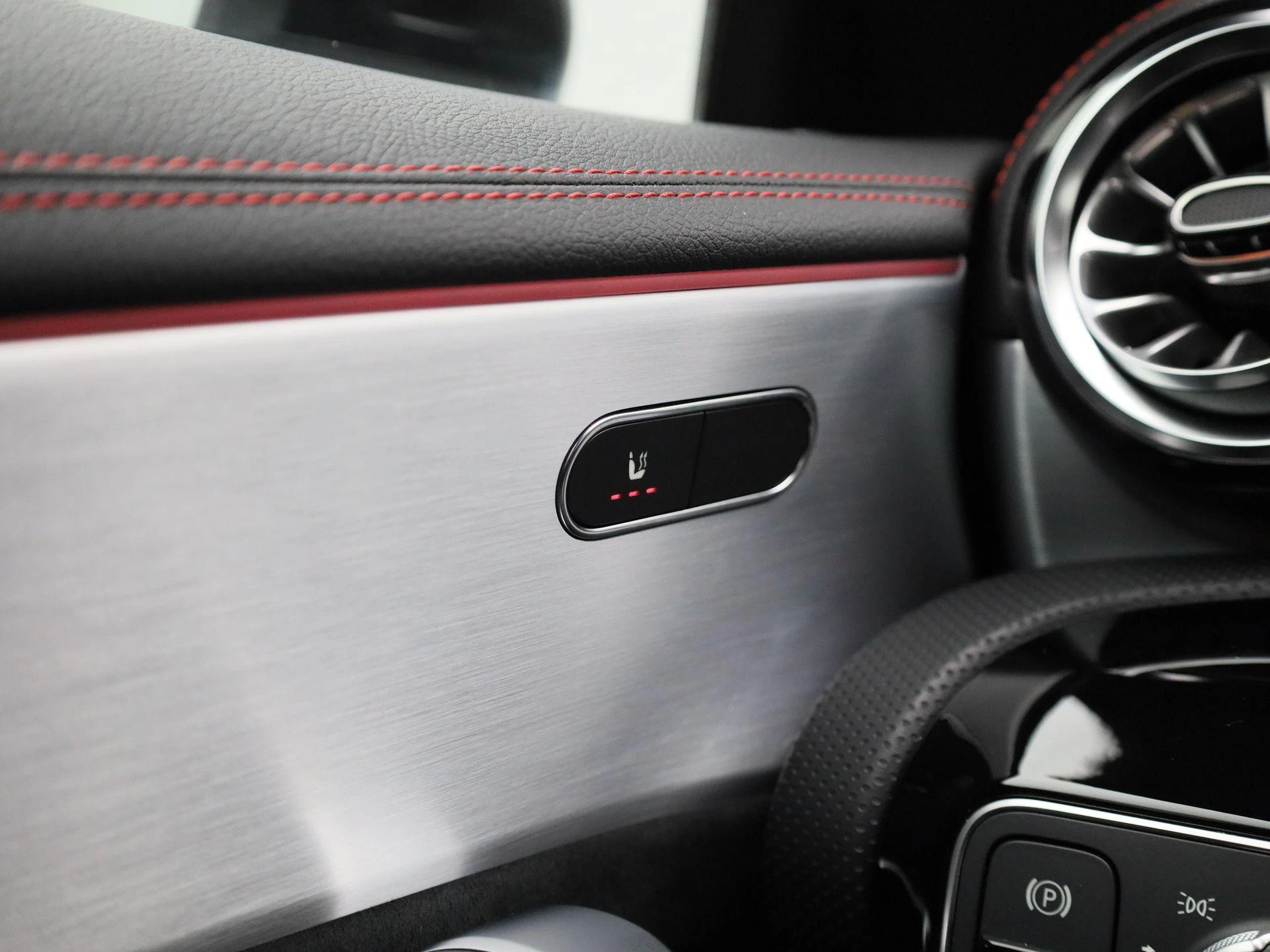 Mercedes-Benz-CLA-image-24