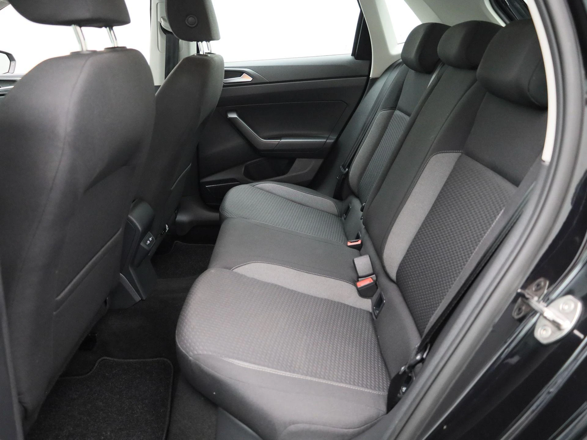 Volkswagen-Polo-image-10