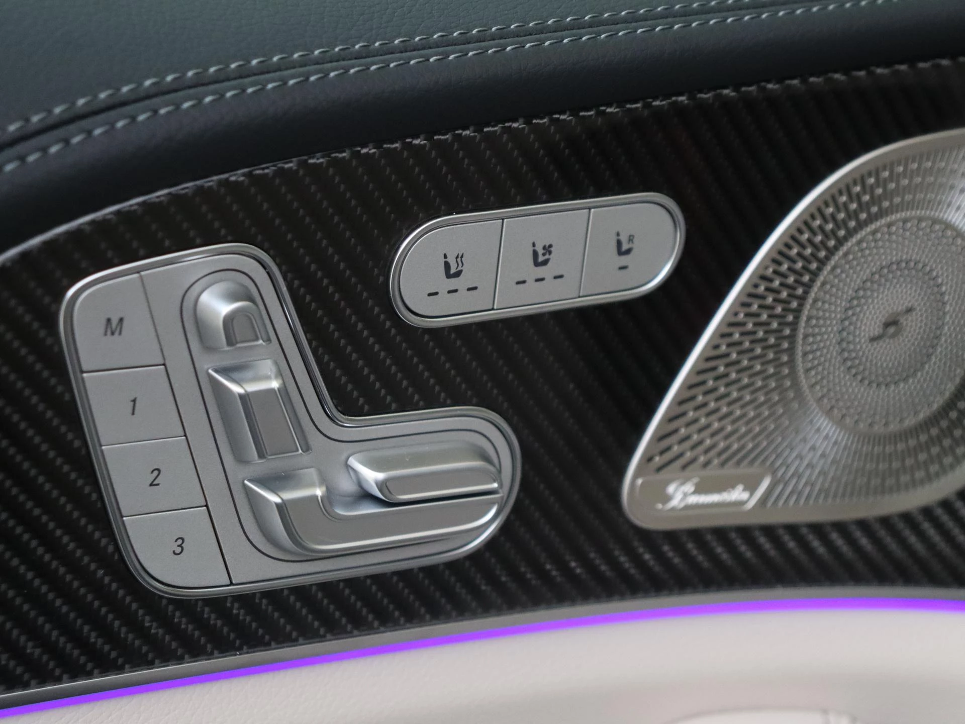 Mercedes-Benz-GLS-image-26