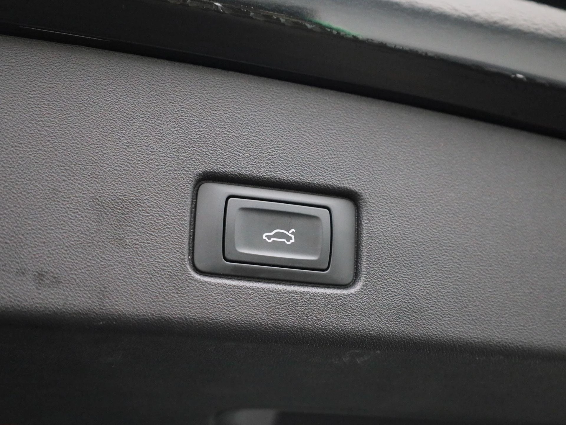 Audi-Q4 e-tron-image-14